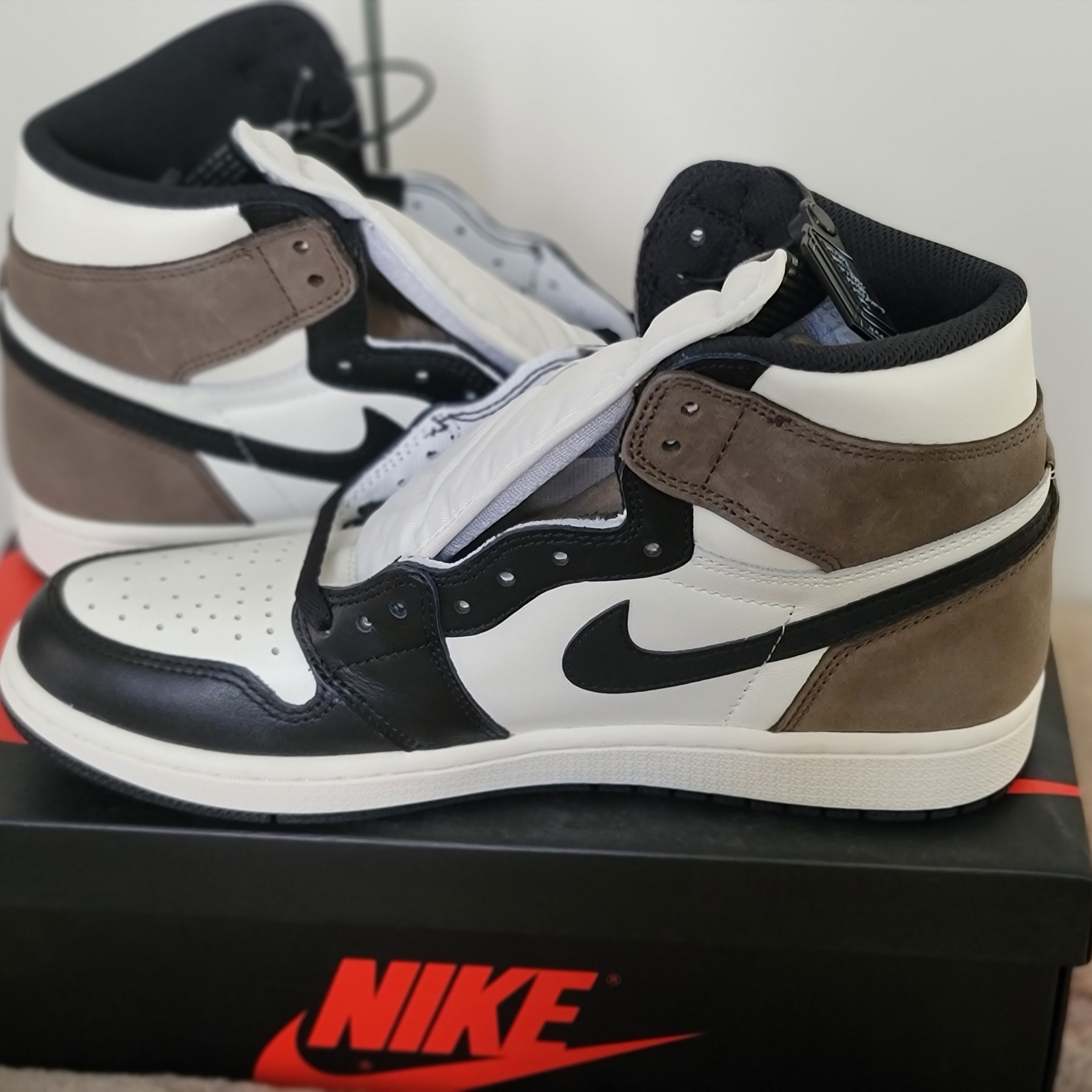 Jordan 1 Retro High OG Black Mocha 착용 스타일