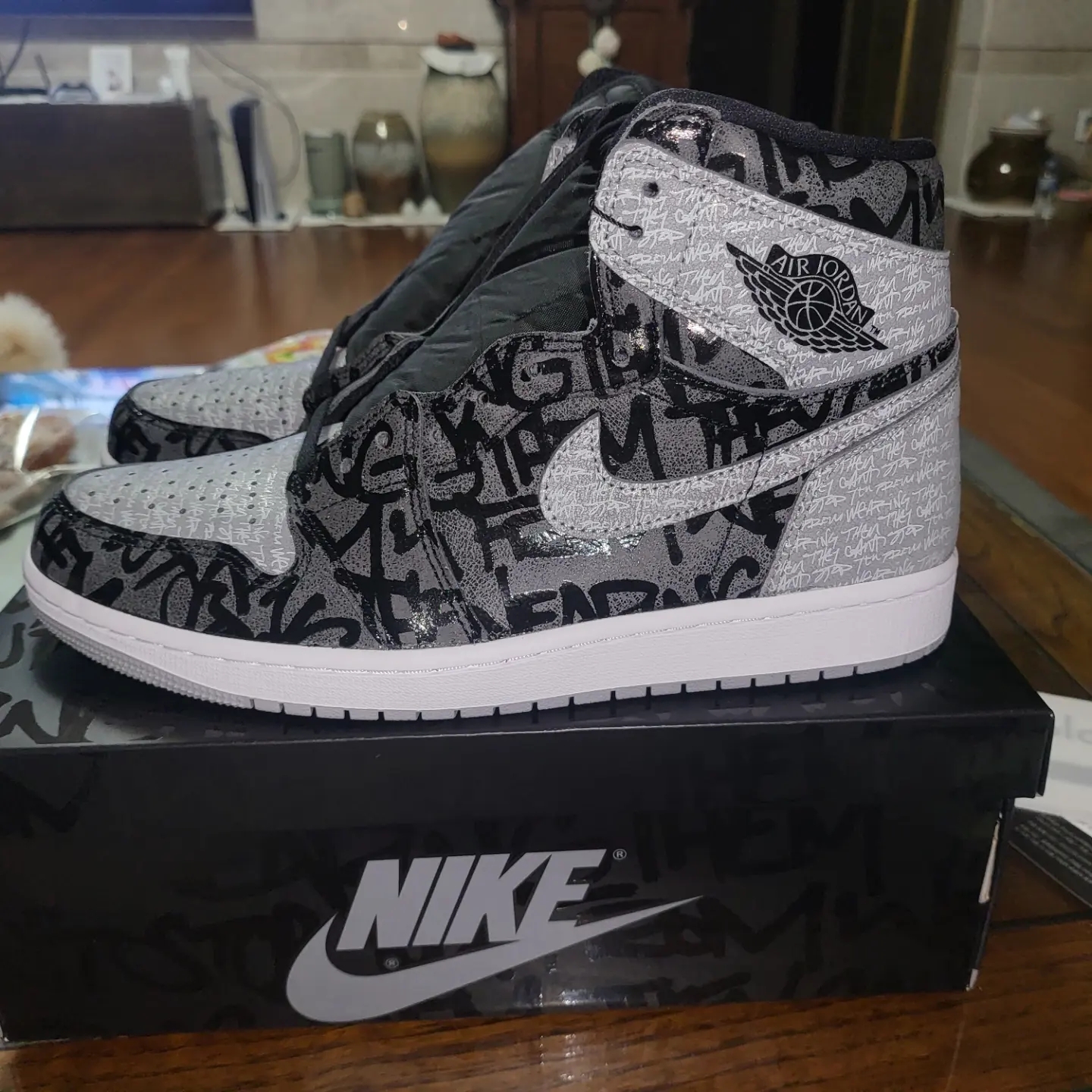 Jordan 1 Retro High OG Rebellionaire 착용 스타일 - 1