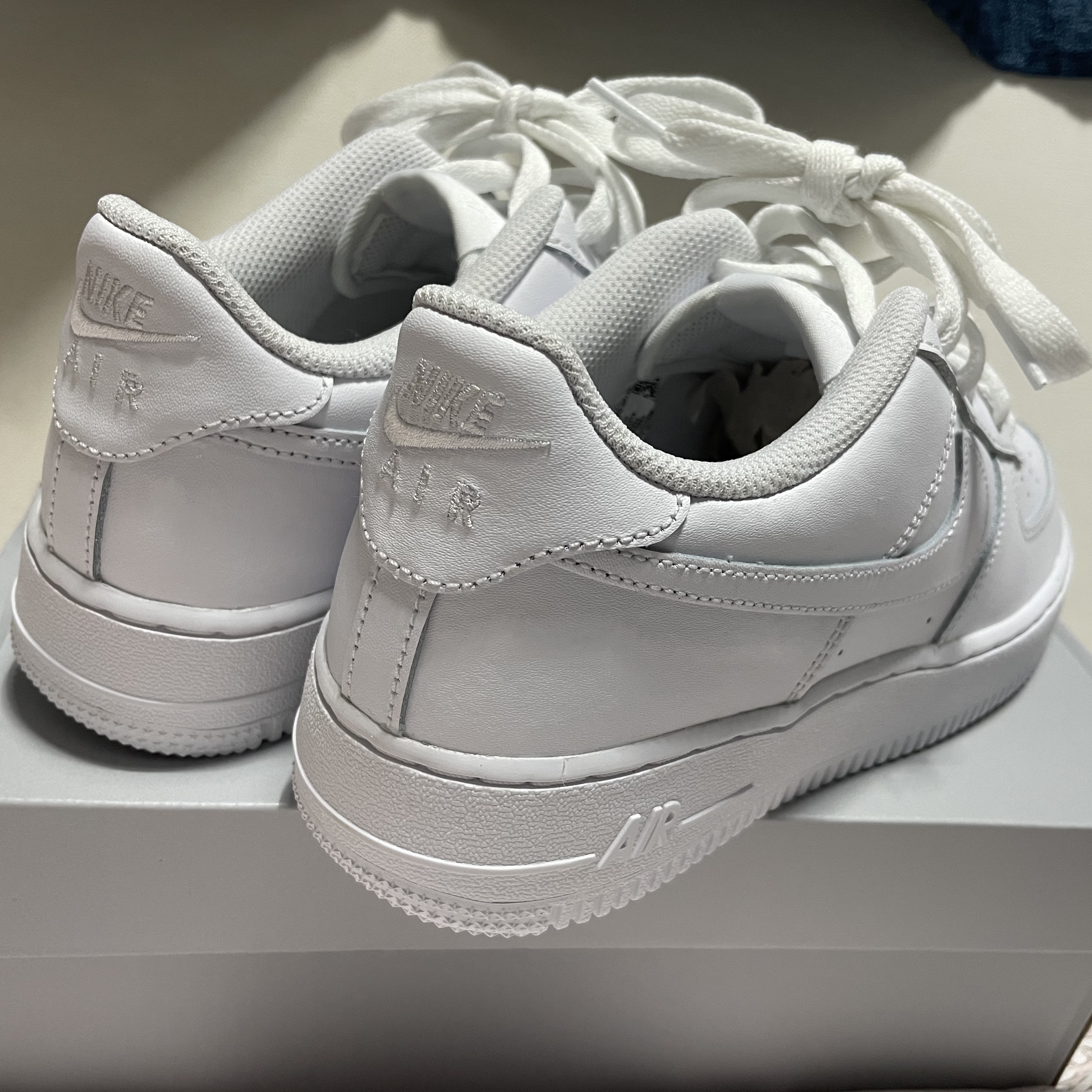 (GS) Nike Air Force 1 LE White 착용 스타일