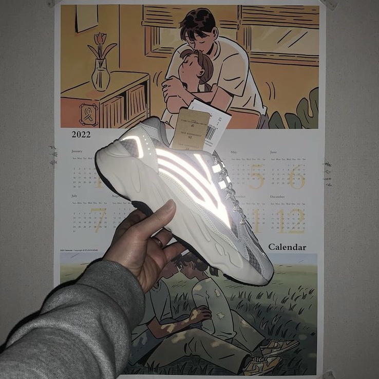 Adidas Yeezy Boost 700 V2 Static 2022 착용 스타일 - 2