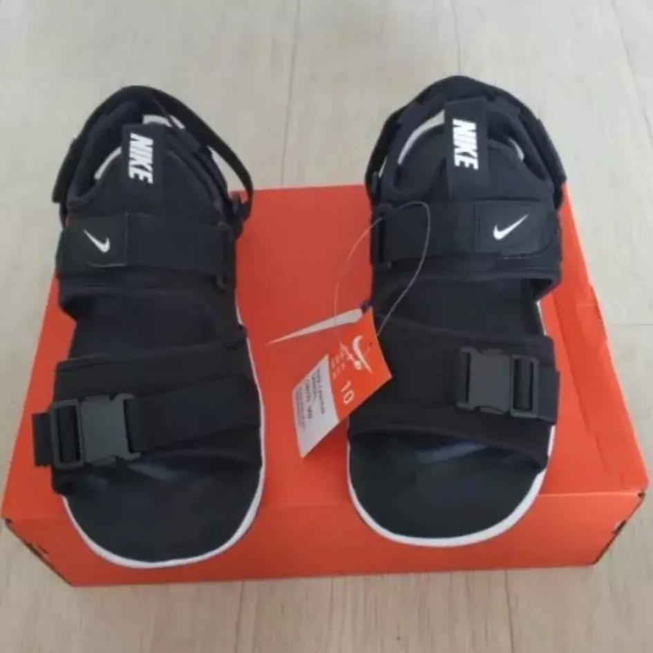 (W) Nike Canyon Sandal Black 착용 스타일