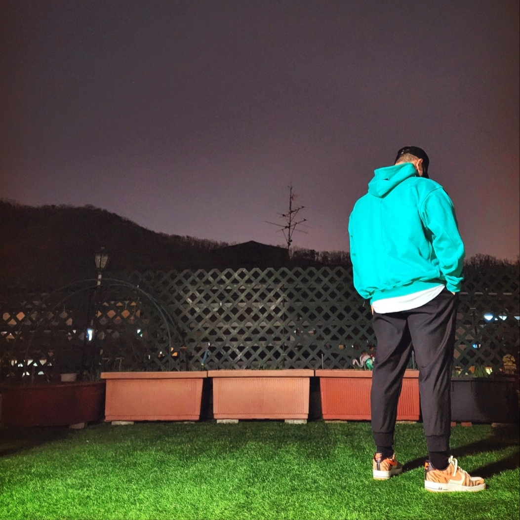 Nike Air Force 1 '07 PRM Orange Zebra 착용 스타일 - 3