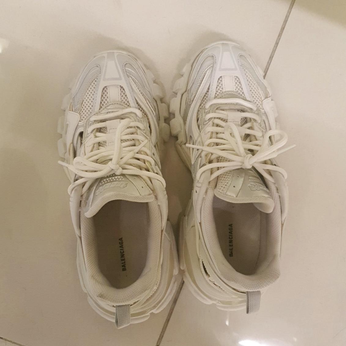 Balenciaga Track.2 Sneakers White 착용 스타일 - 4
