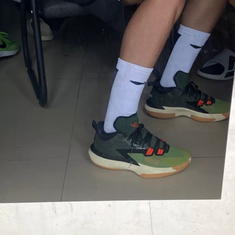 Jordan Zion 1 PF Carbon Green 착용 스타일