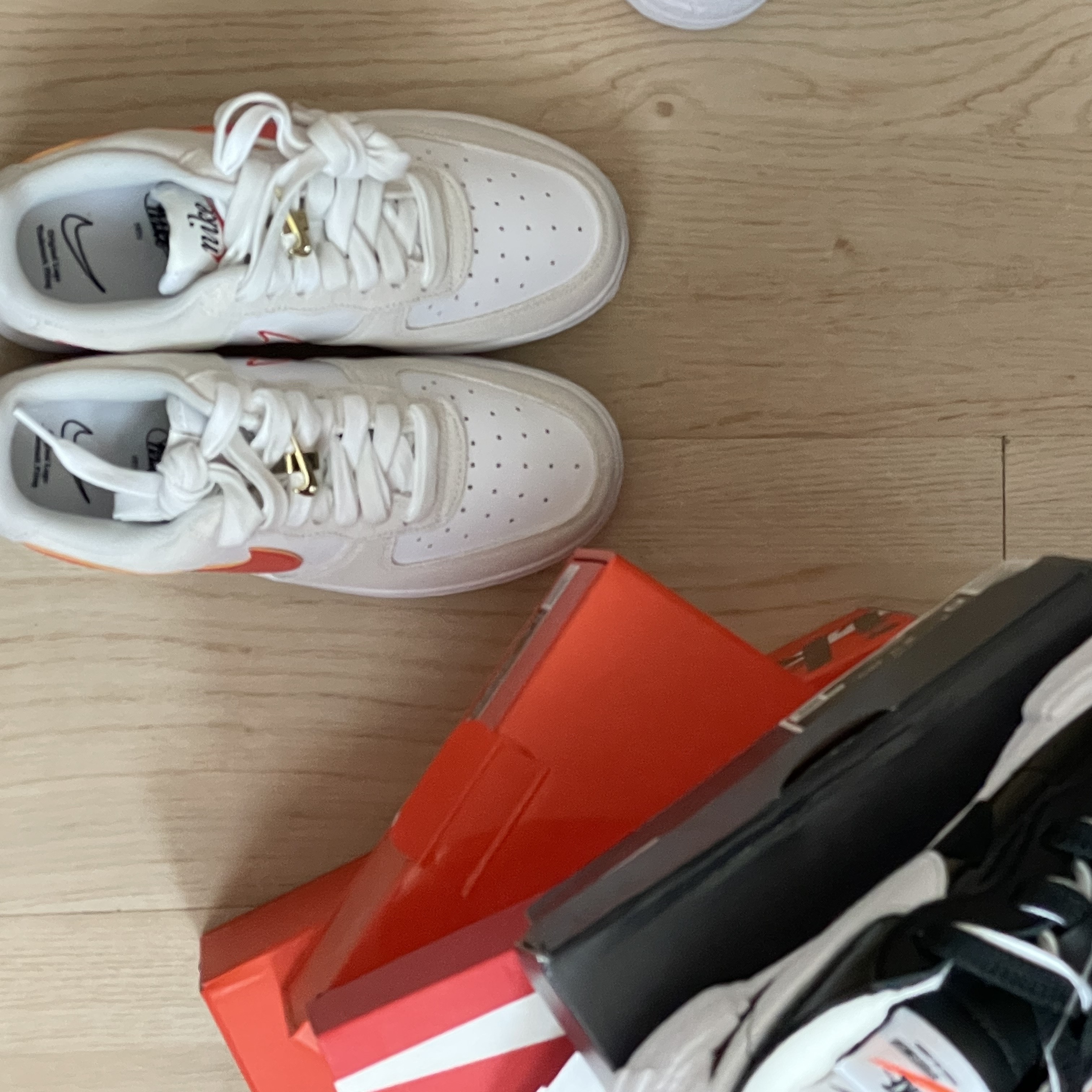 (W) Nike Air Force 1 '07 SE First Use Orange Sail 착용 스타일 - 2
