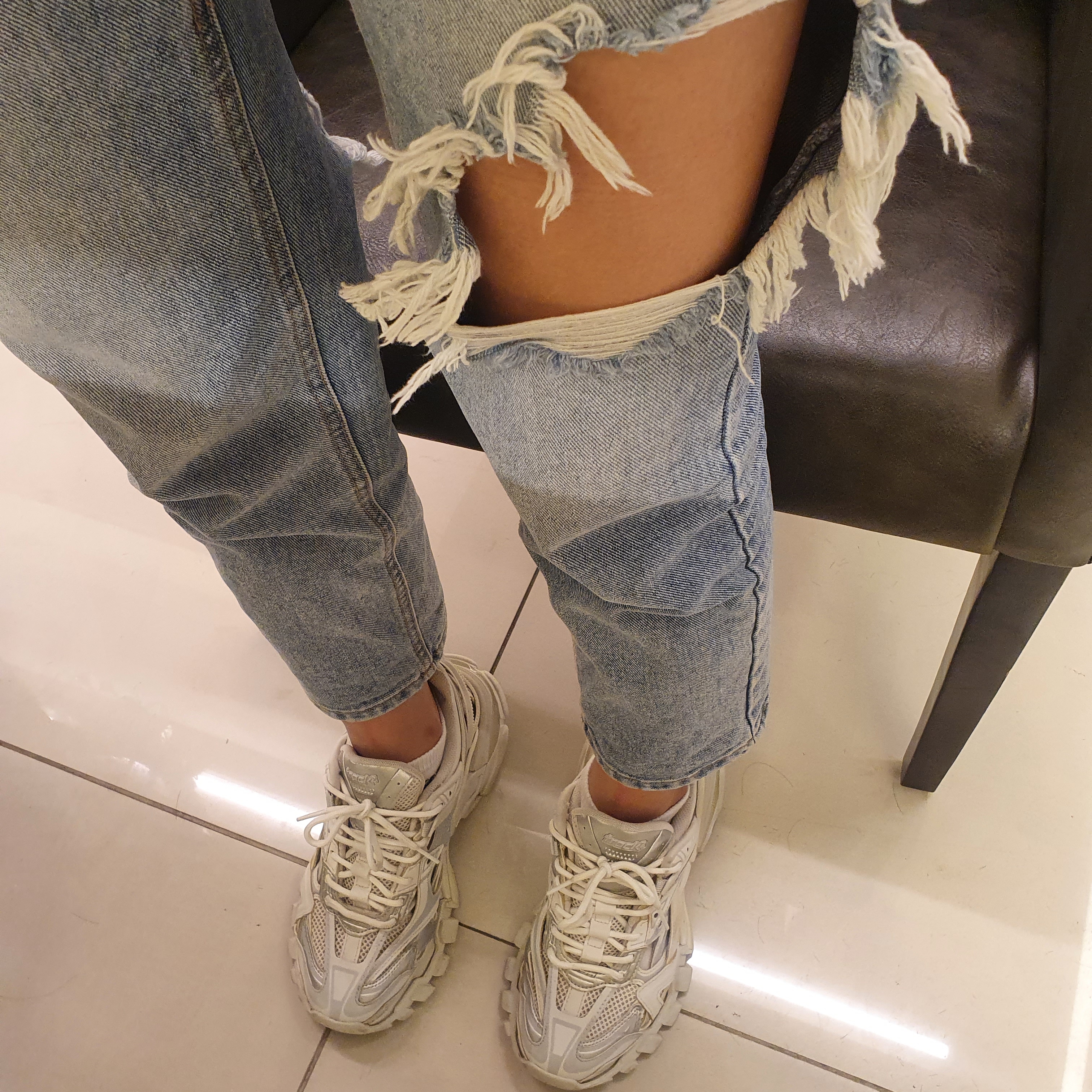 Balenciaga Track.2 Sneakers White 착용 스타일 - 1
