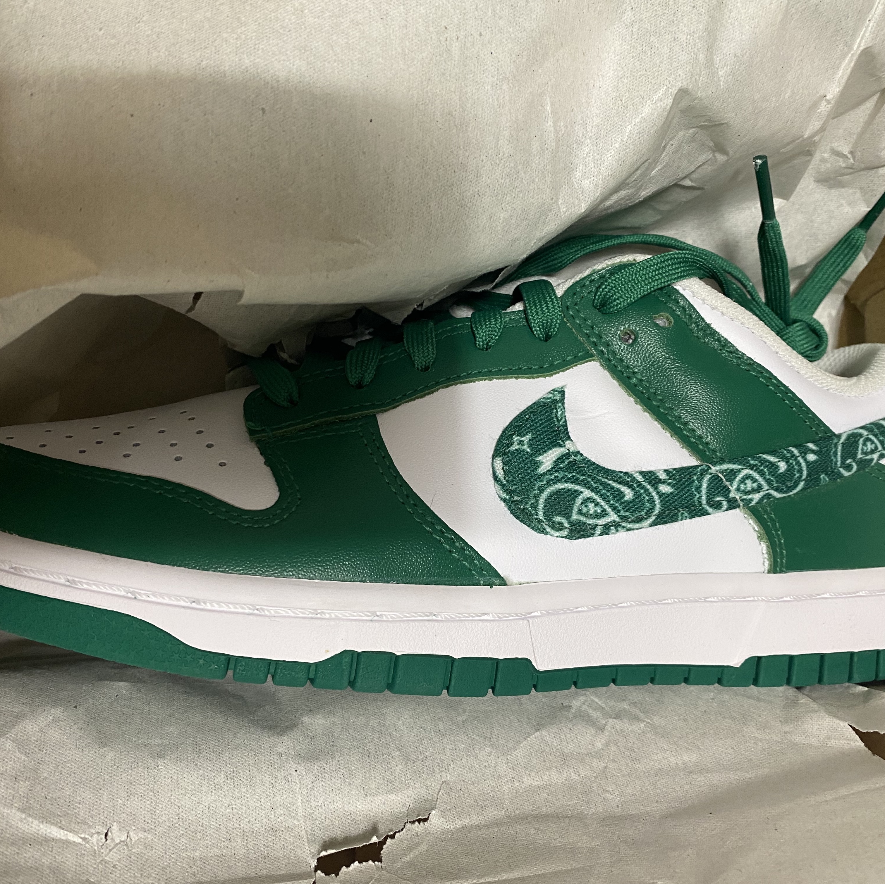 (W) Nike Dunk Low Essential Green Paisley 착용 스타일 - 1