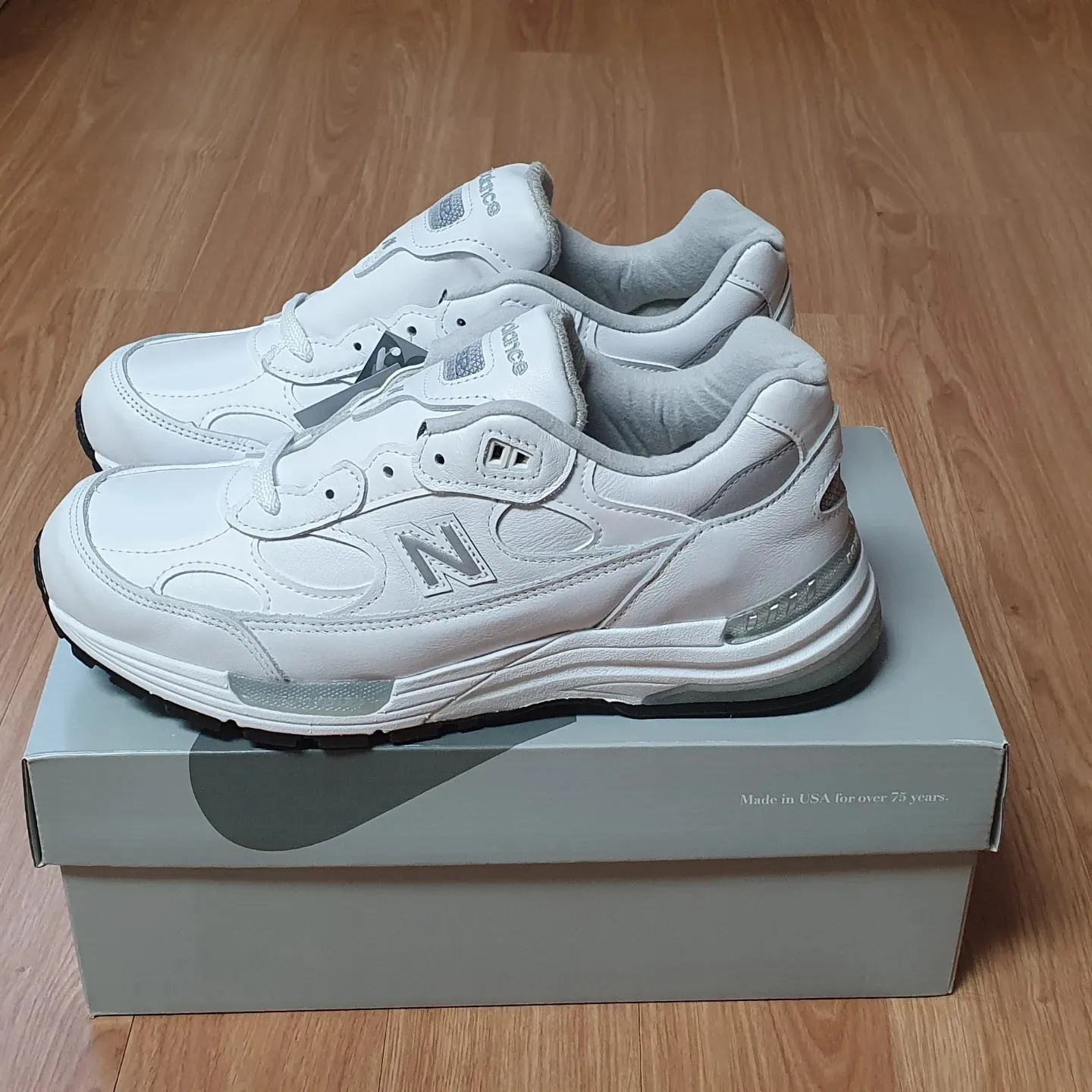 New Balance 992 Made in USA White Silver 착용 스타일 - 1