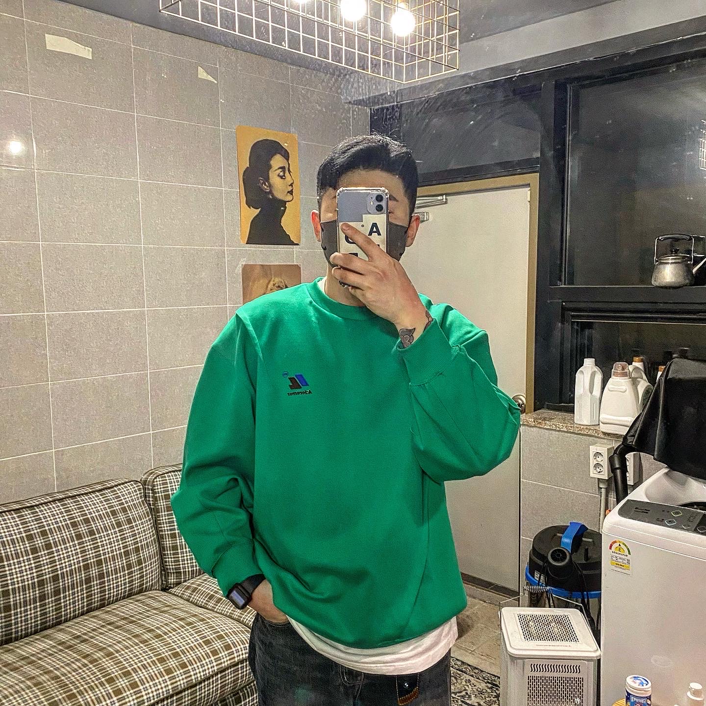 Zara x Ader Error Oversize Sweatshirt Green, Nike Air Force 1 '07 LV8 Varsity White Pine Green 착용 스타일 - 1
