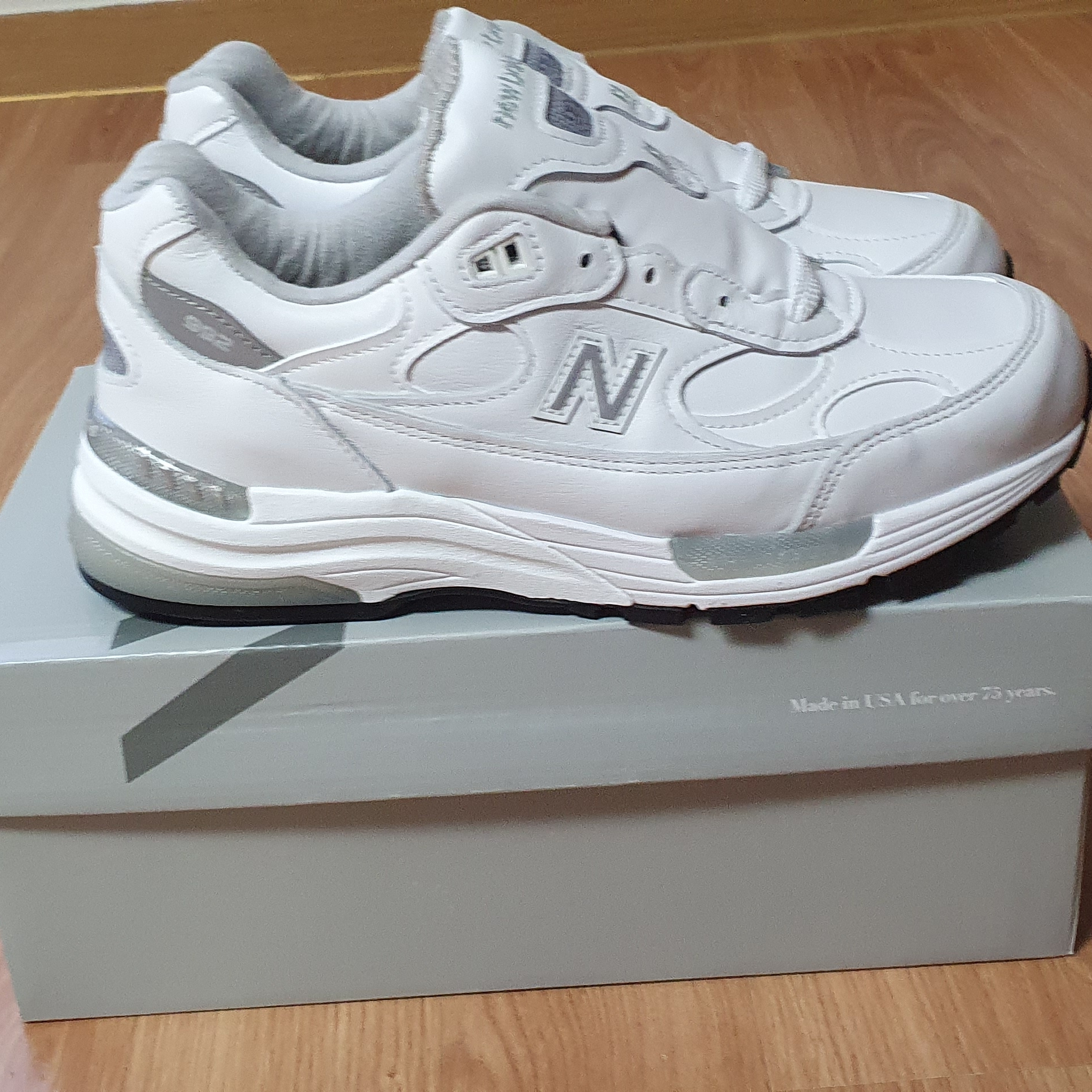 New Balance 992 Made in USA White Silver 착용 스타일 - 2