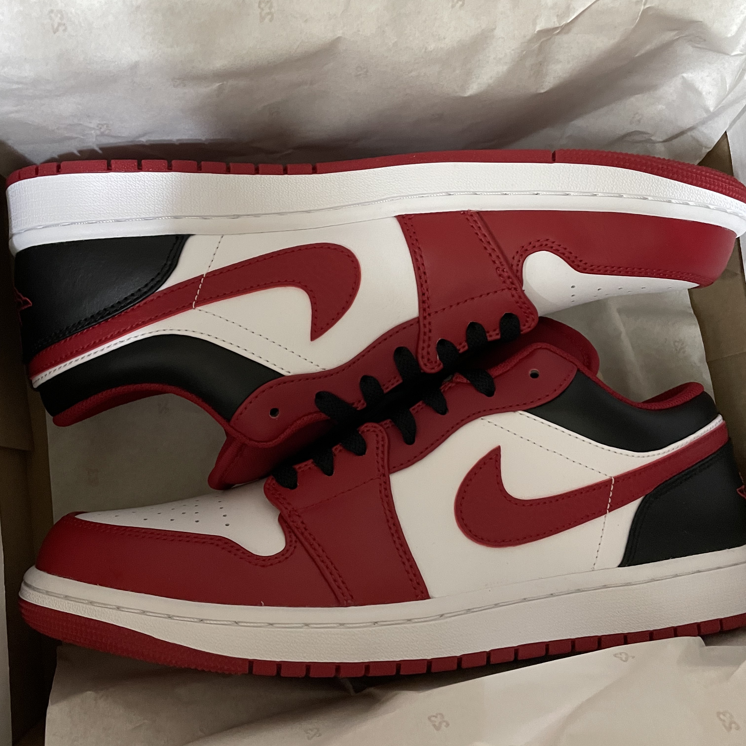 Jordan 1 Low White Gym Red Black 착용 스타일
