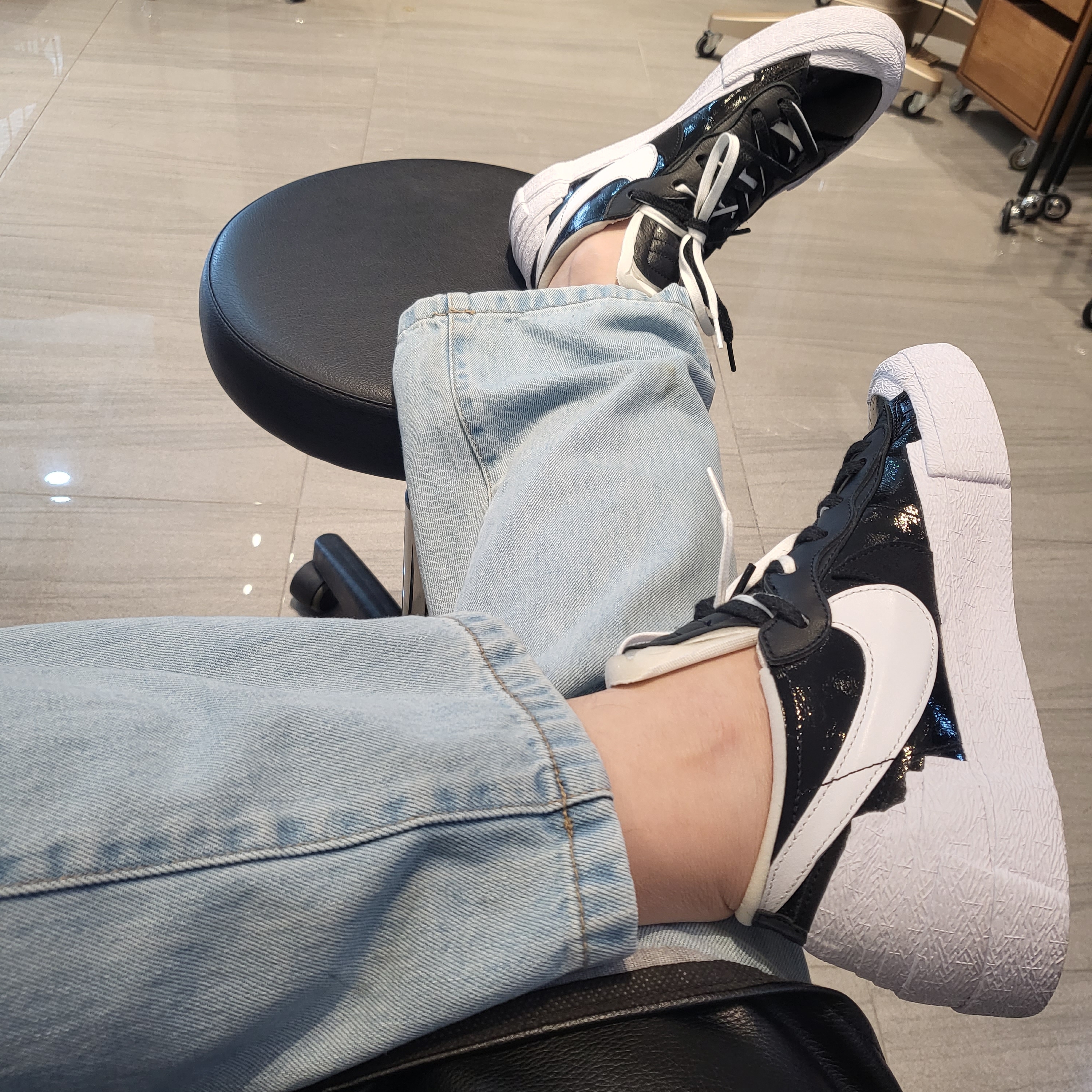 Nike x Sacai Blazer Low Black Patent Leather 착용 스타일