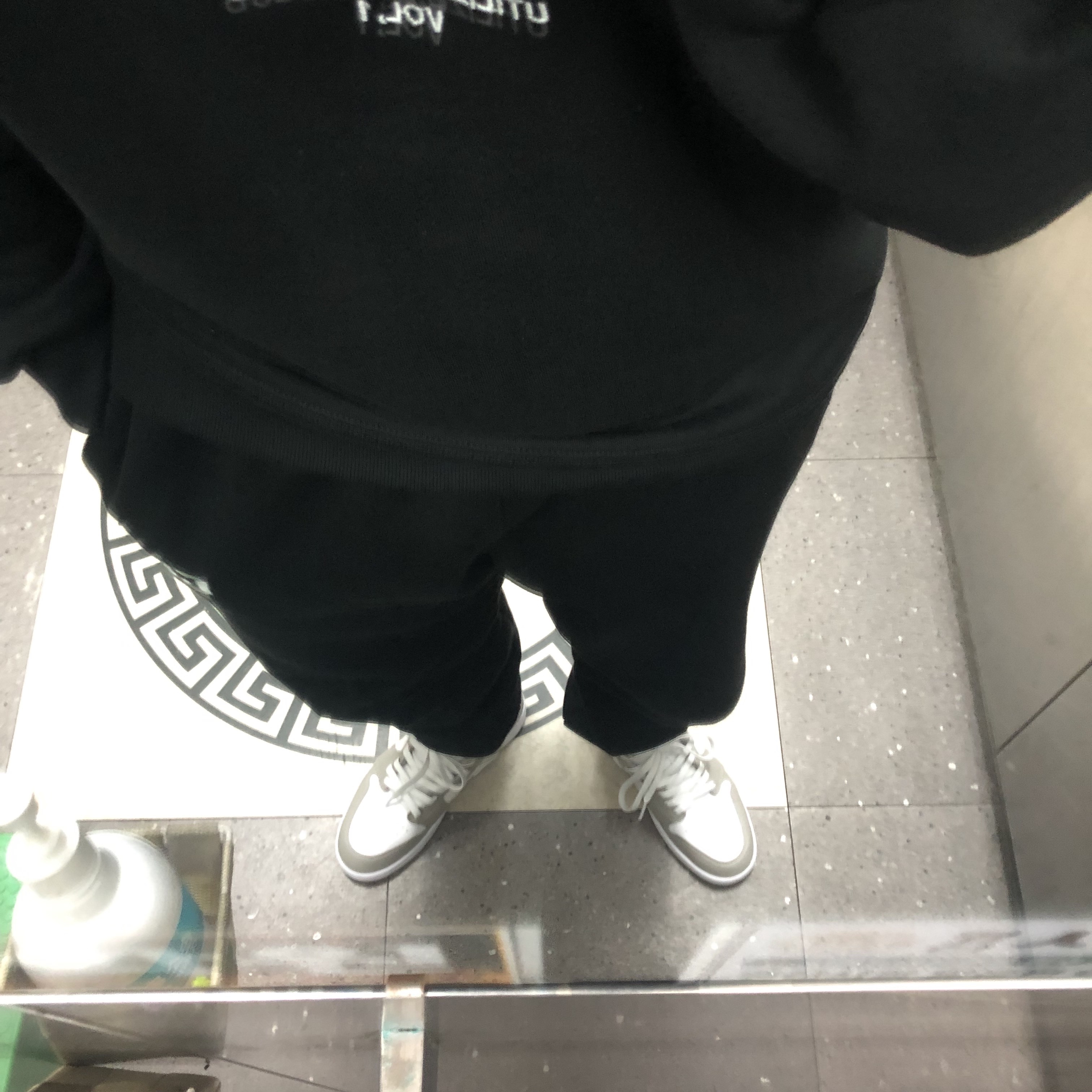 Jordan 1 Mid College Grey 착용 스타일 - 2