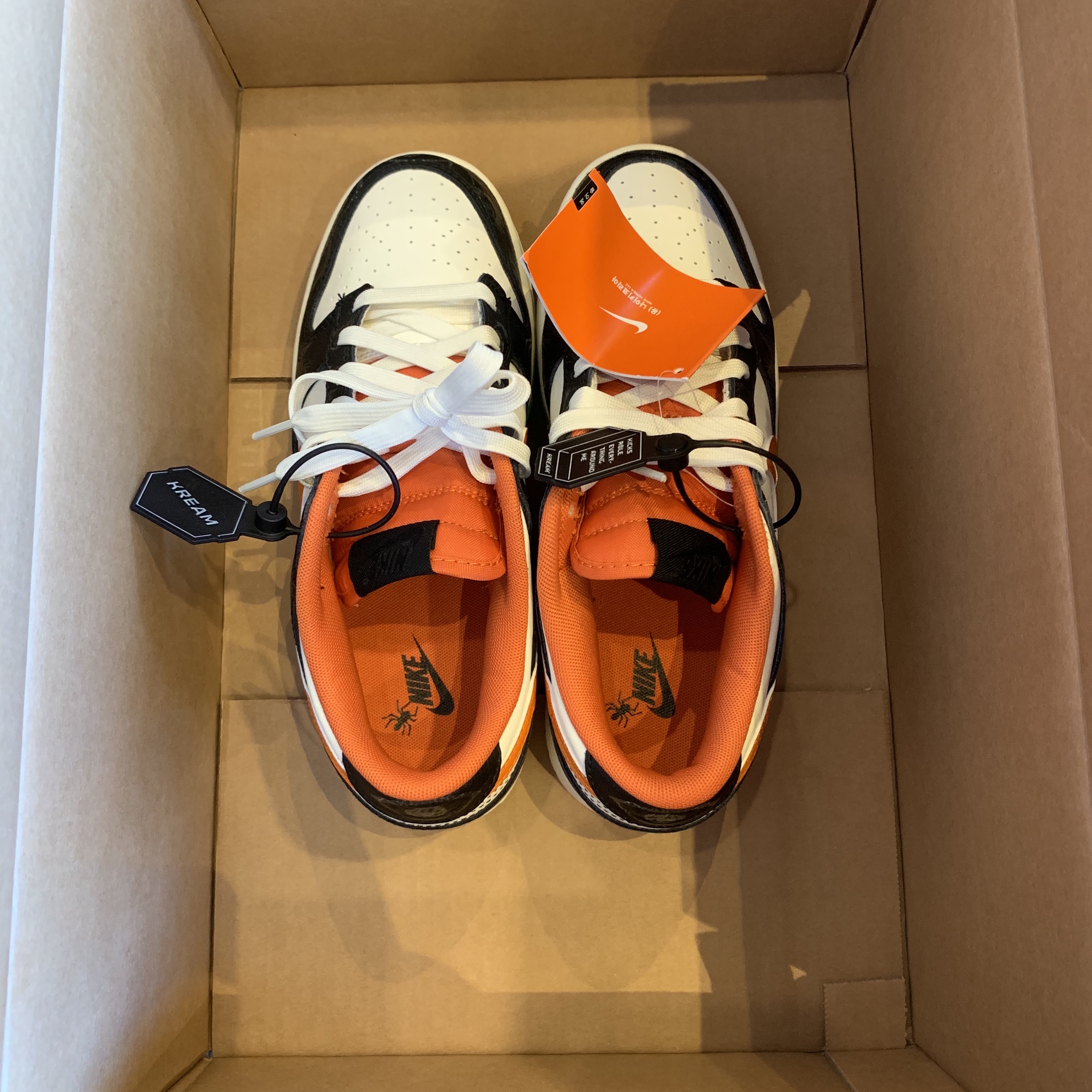 Nike Dunk Low Retro PRM Halloween, (W) Jordan 1 Mid SE Newsprint 착용 스타일 - 2