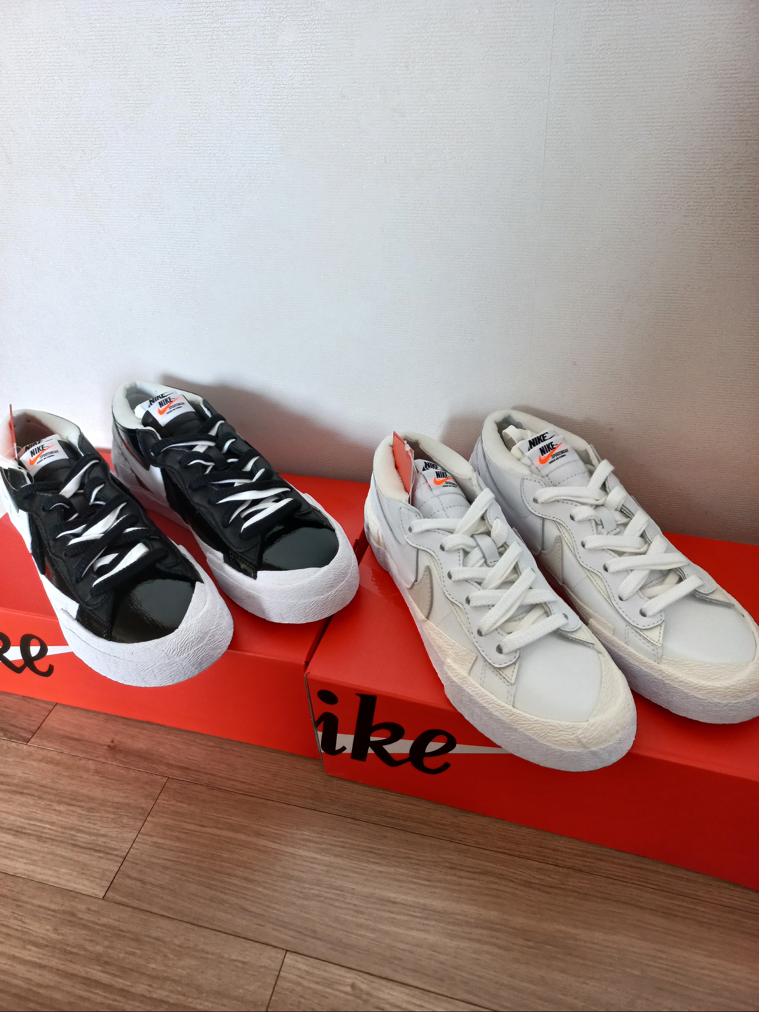 Nike x Sacai Blazer Low White Patent Leather, Nike x Sacai Blazer Low Black Patent Leather 착용 스타일 - 1