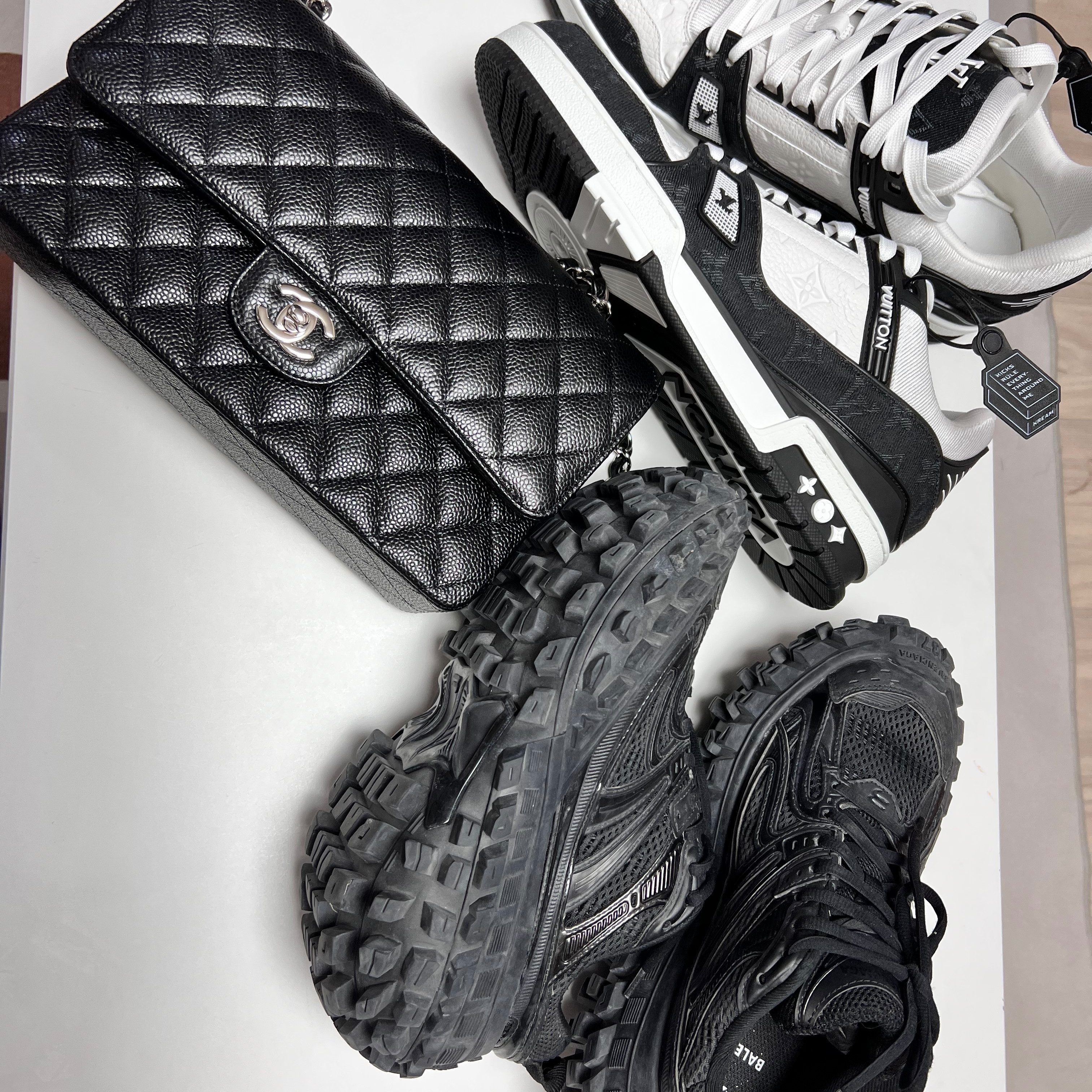 Chanel Medium Classic Handbag Grained Calfskin & Silver Black, Louis Vuitton LV Trainer Sneakers Monogram Denim Black 착용 스타일