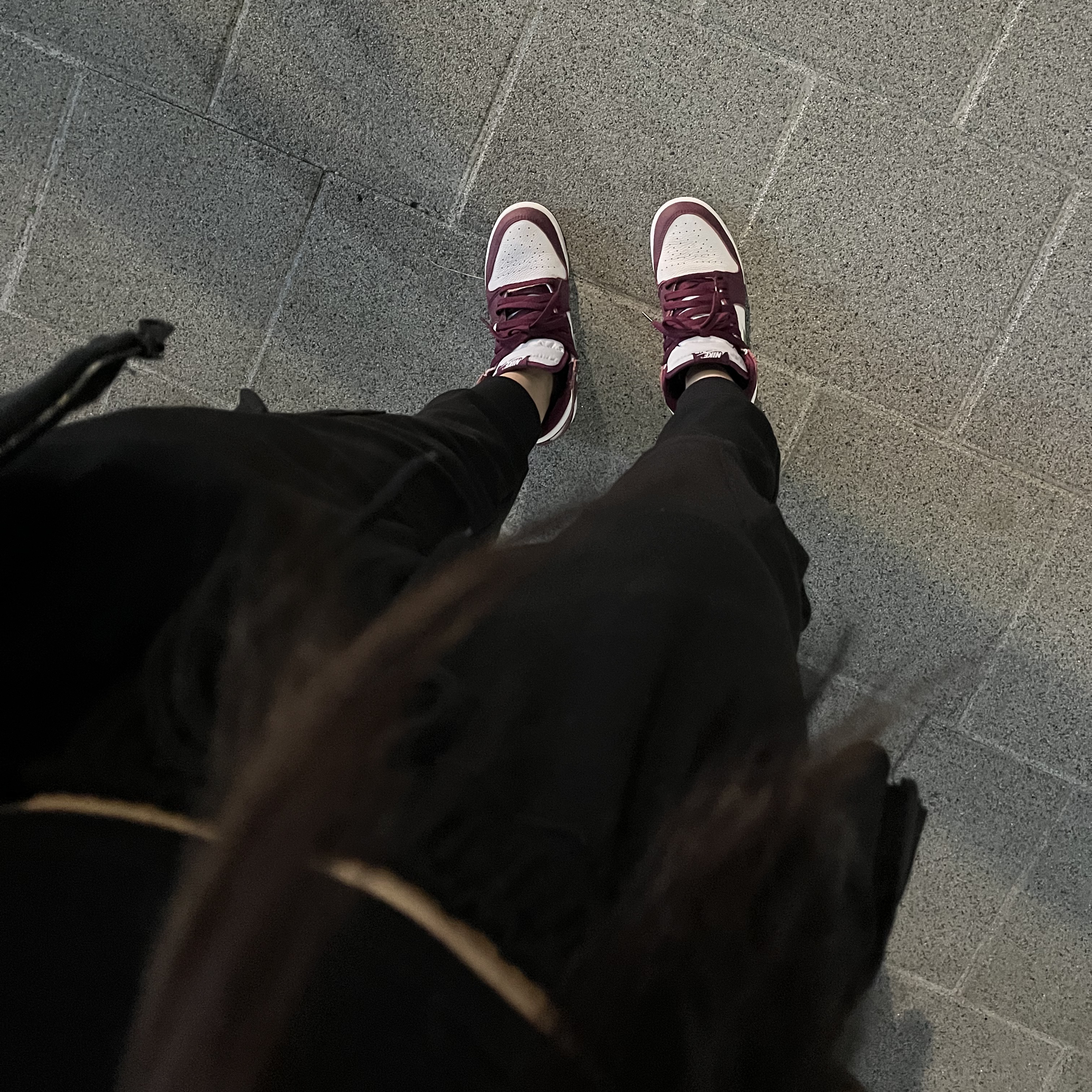 Jordan 1 Retro High OG Bordeaux 착용 스타일 - 1