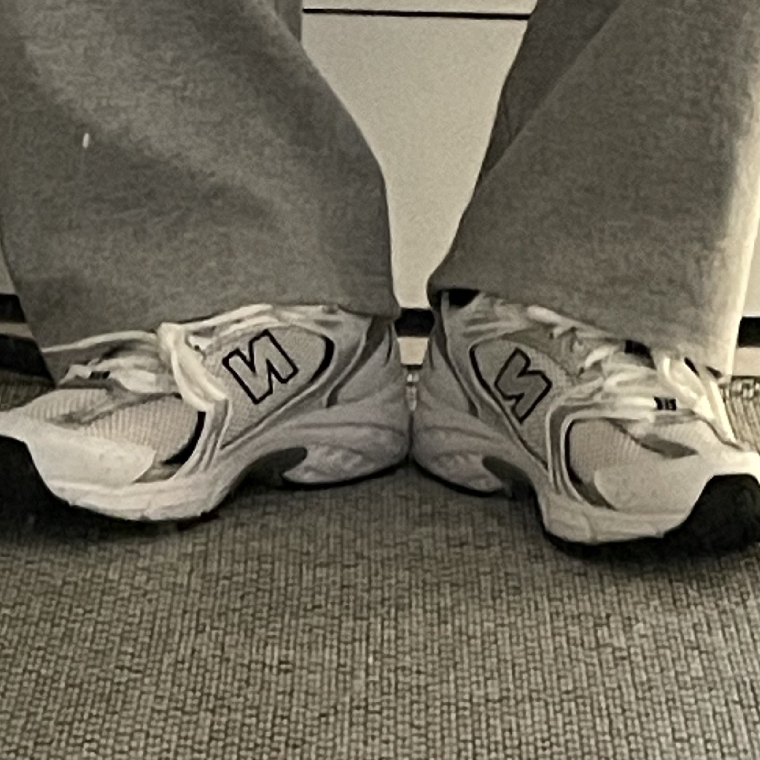 New Balance 530 White 착용 스타일 - 1