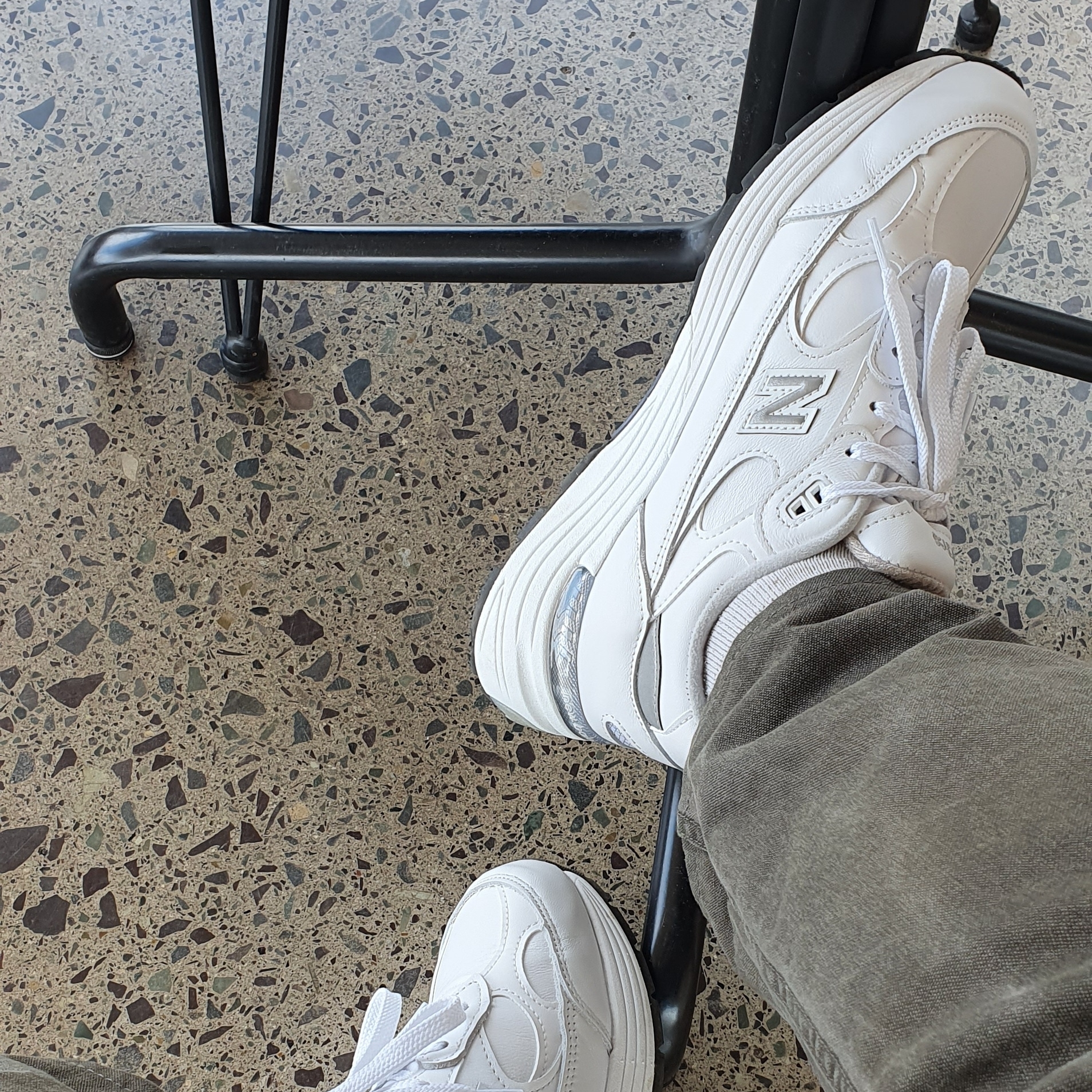 New Balance 992 Made in USA White Silver 착용 스타일 - 4