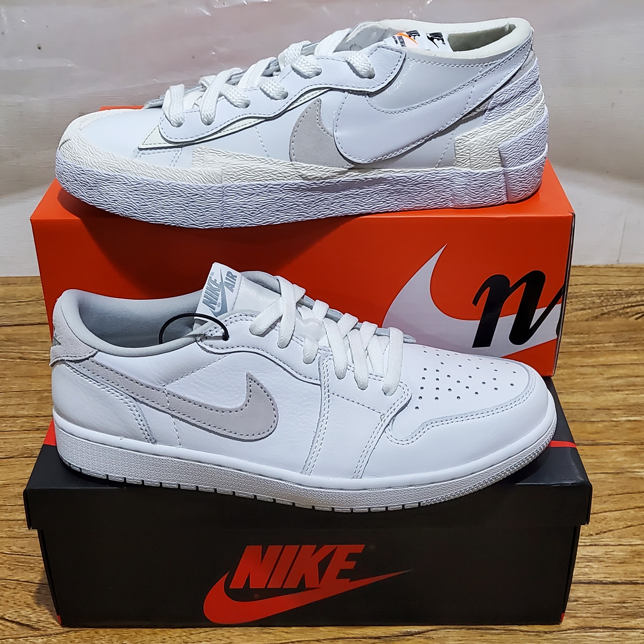 Jordan 1 Low OG Neutral Grey, Nike x Sacai Blazer Low White Patent Leather 착용 스타일 - 1