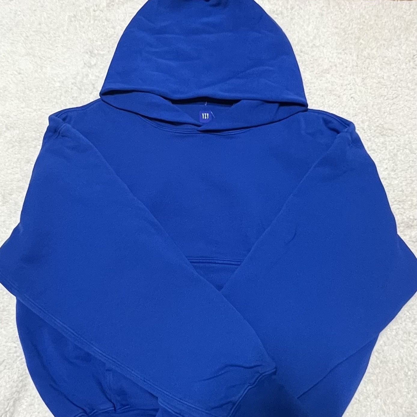 Yeezy Gap Hoodie Blue 착용 스타일 - 1