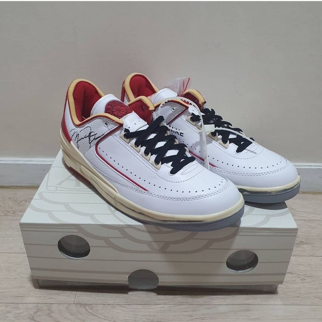 Jordan 2 x Off-White Retro Low SP White and Varsity Red 착용 스타일