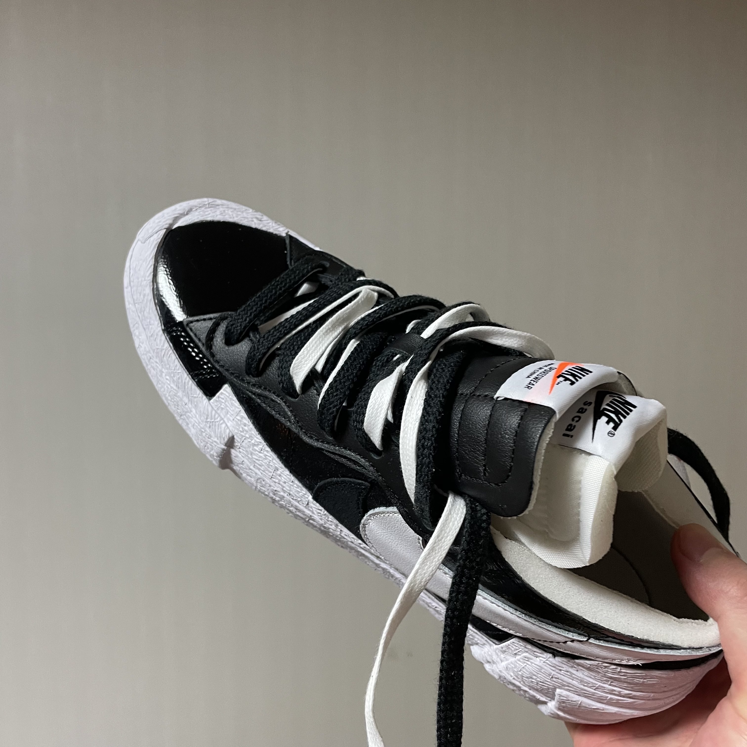 Nike x Sacai Blazer Low Black Patent Leather 착용 스타일 - 4