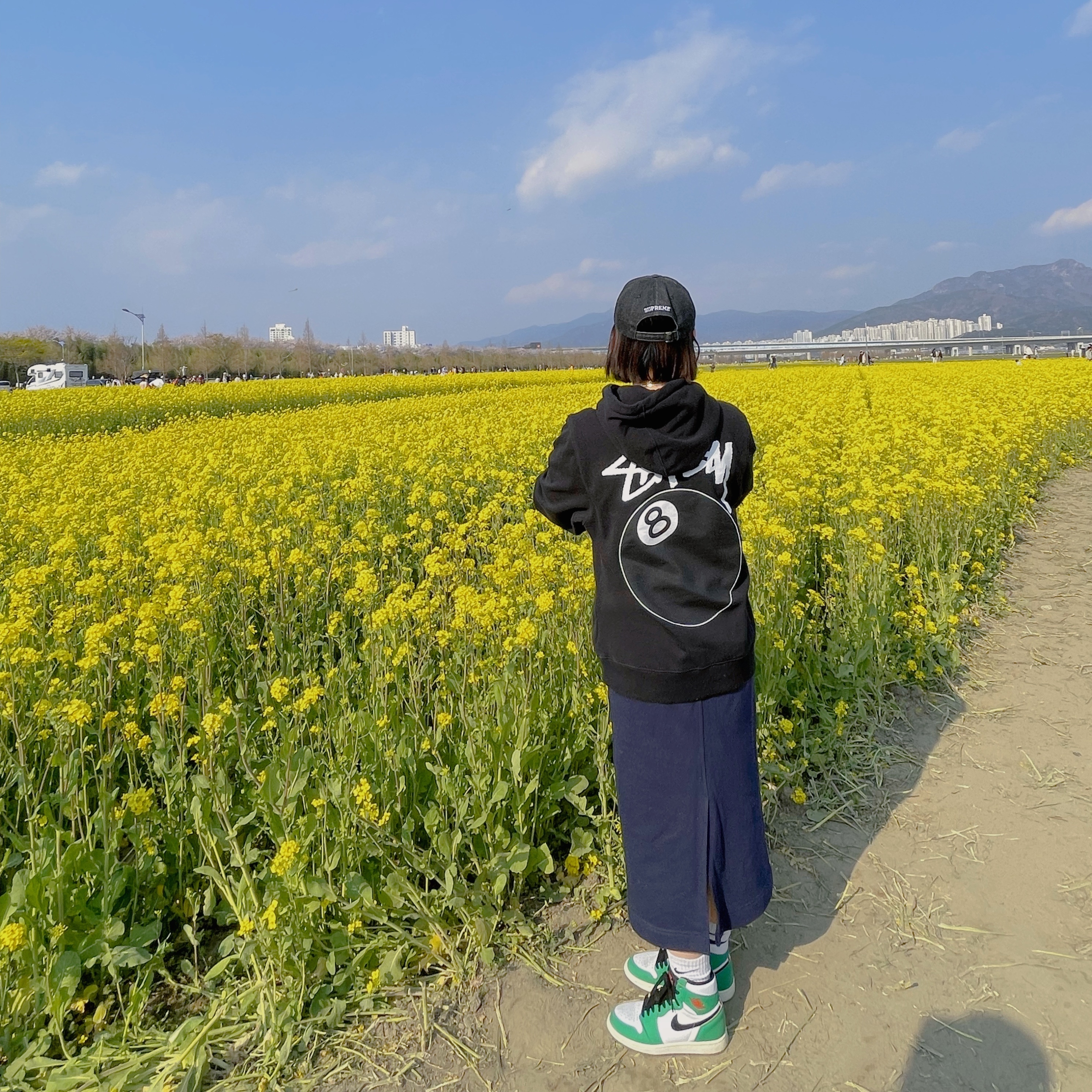 Supreme Kevlar Denim S Logo 6-Panel Black - 22SS, Stussy 8 Ball Hoodie Black - 21FW 착용 스타일 - 2