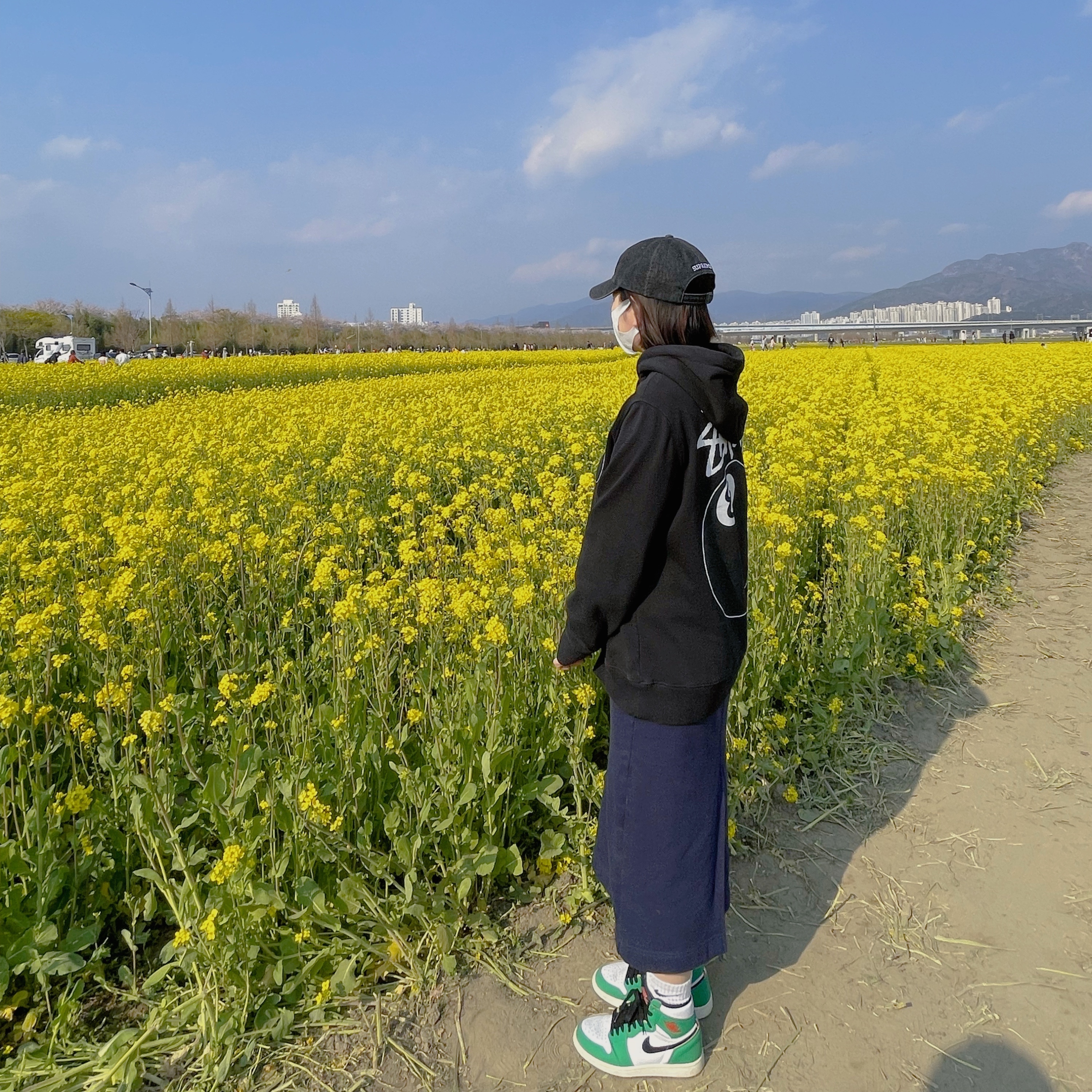 Supreme Kevlar Denim S Logo 6-Panel Black - 22SS, Stussy 8 Ball Hoodie Black - 21FW 착용 스타일 - 1