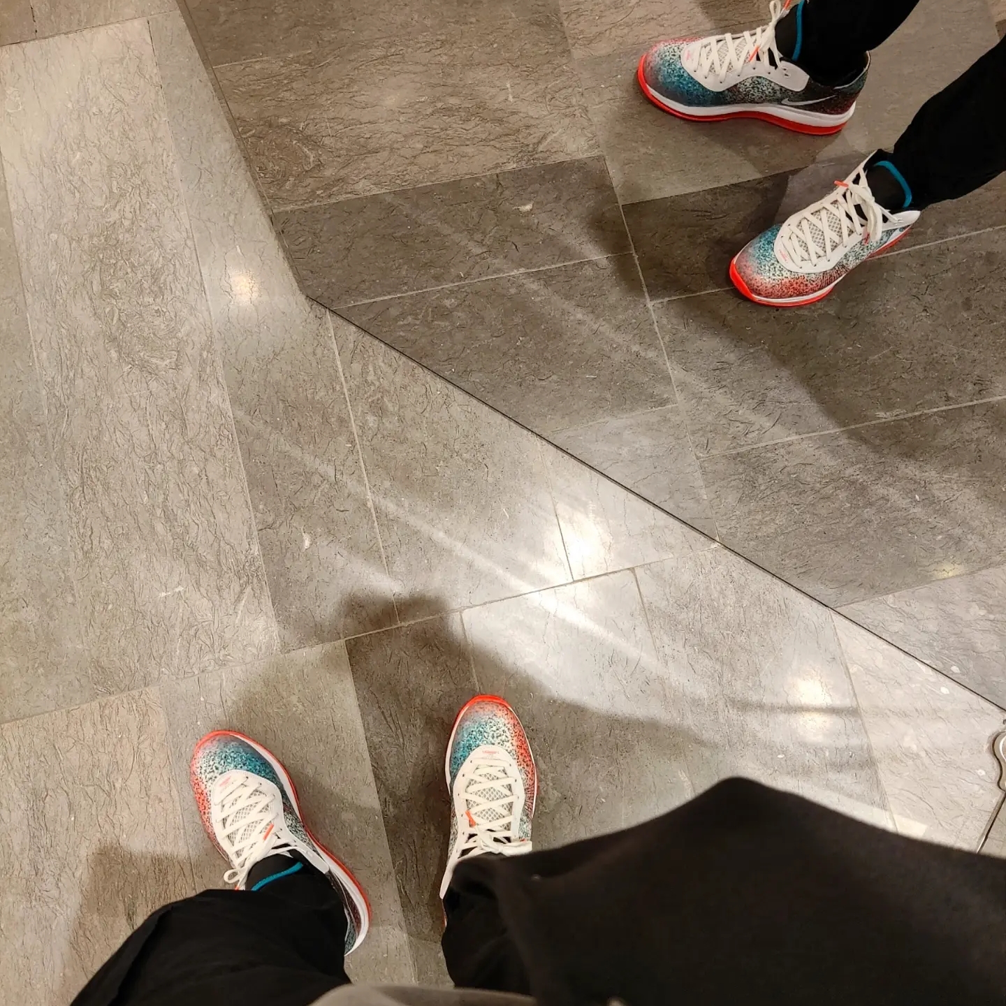 Nike LeBron 8 V/2 Low Miami Nights 2021 착용 스타일 - 1