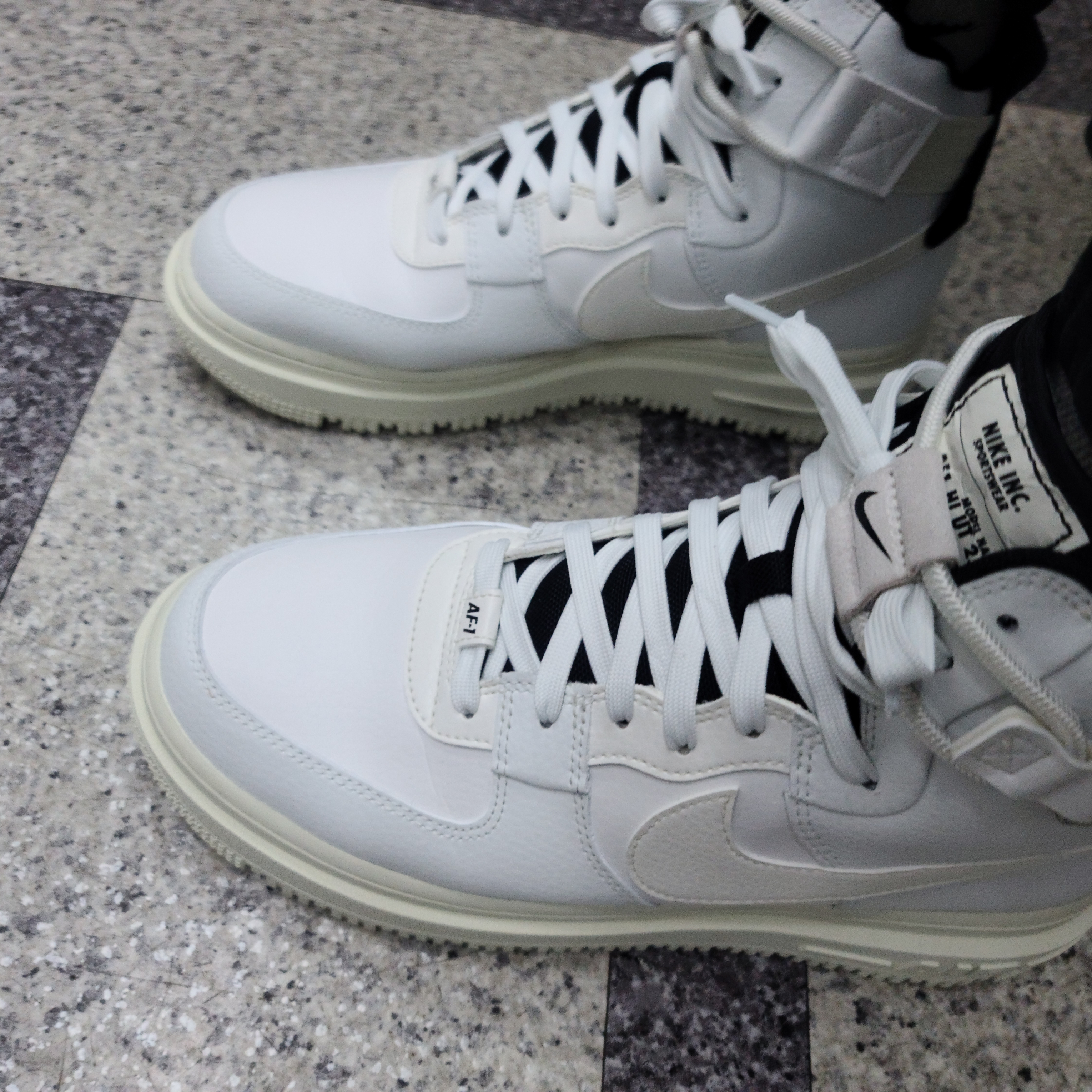 (W) Nike Air Force 1 High Utility 2.0 Summit White 착용 스타일