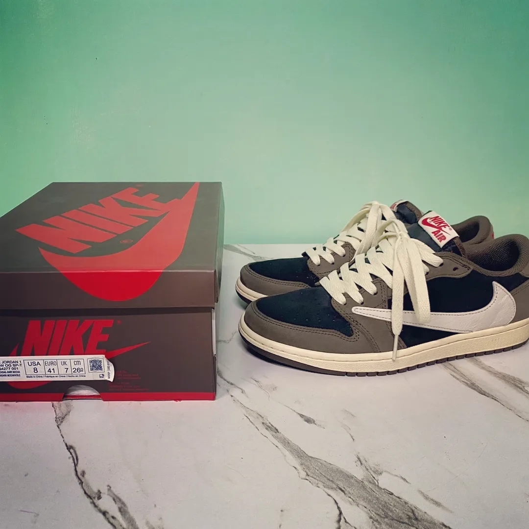 Jordan 1 x Travis Scott Retro Low OG SP Mocha 착용 스타일 - 2