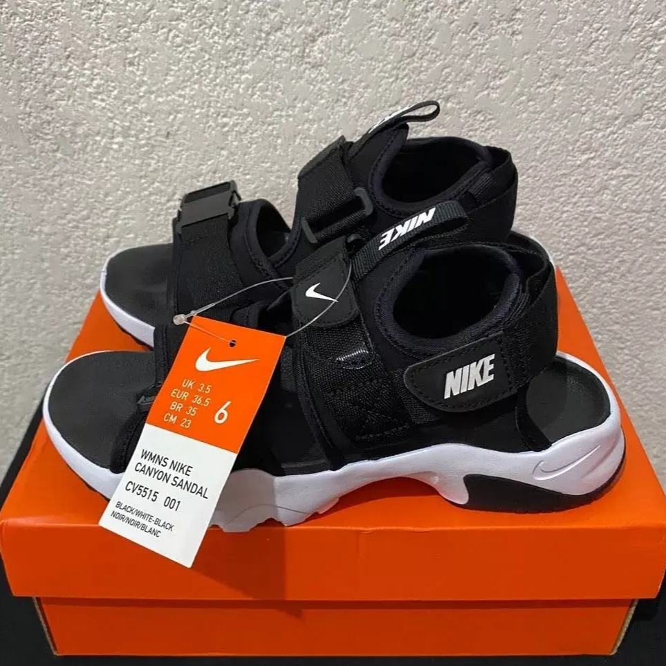 (W) Nike Canyon Sandal Black 착용 스타일