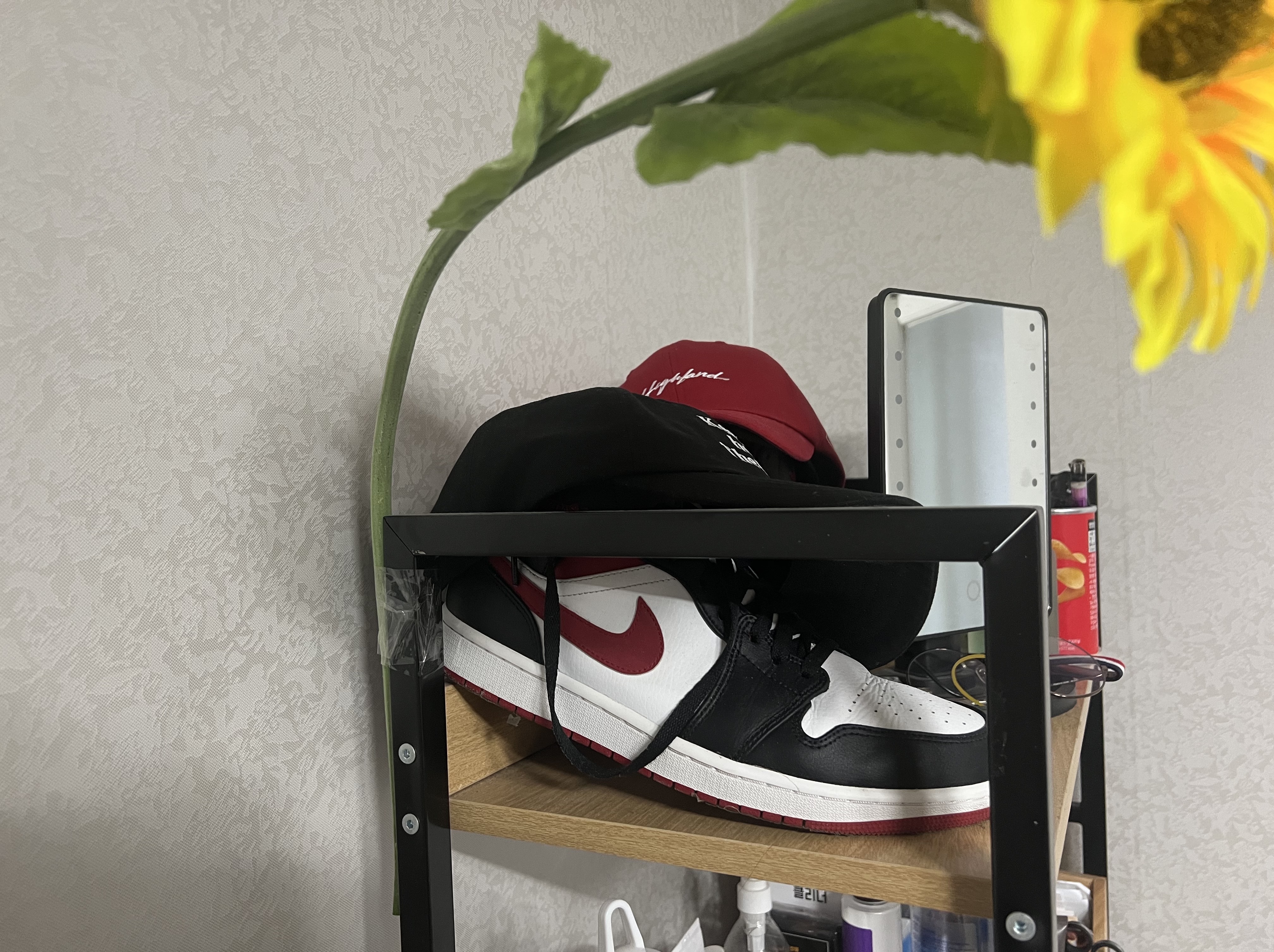 Jordan 1 Mid Gym Red Black White, (GS) Jordan 1 Mid Gym Red Black White 착용 스타일 - 1