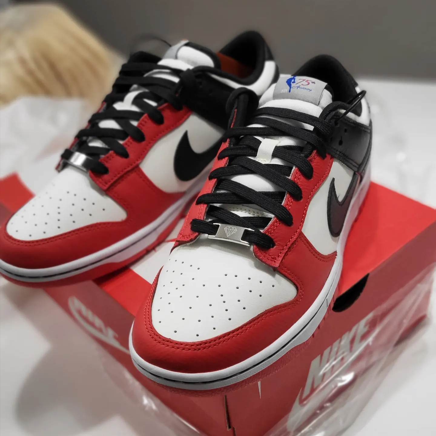 Nike x NBA Dunk Low Retro EMB Black and Chile Red 착용 스타일