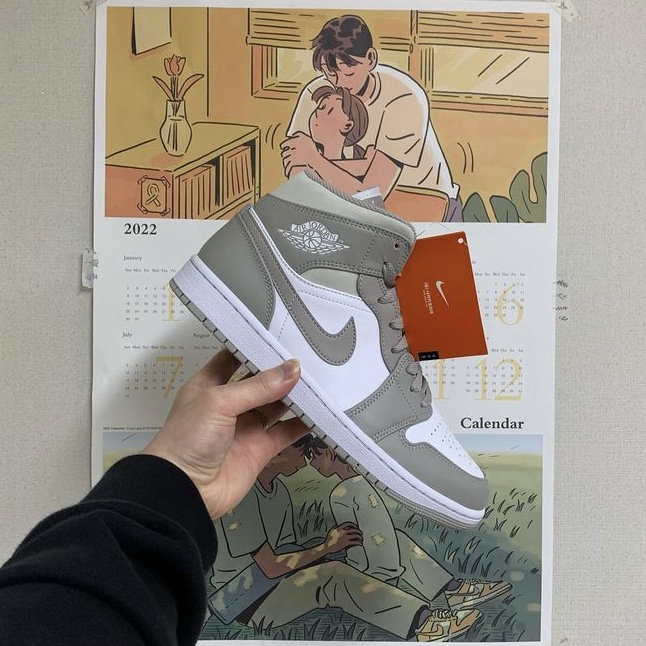 Jordan 1 Mid College Grey 착용 스타일