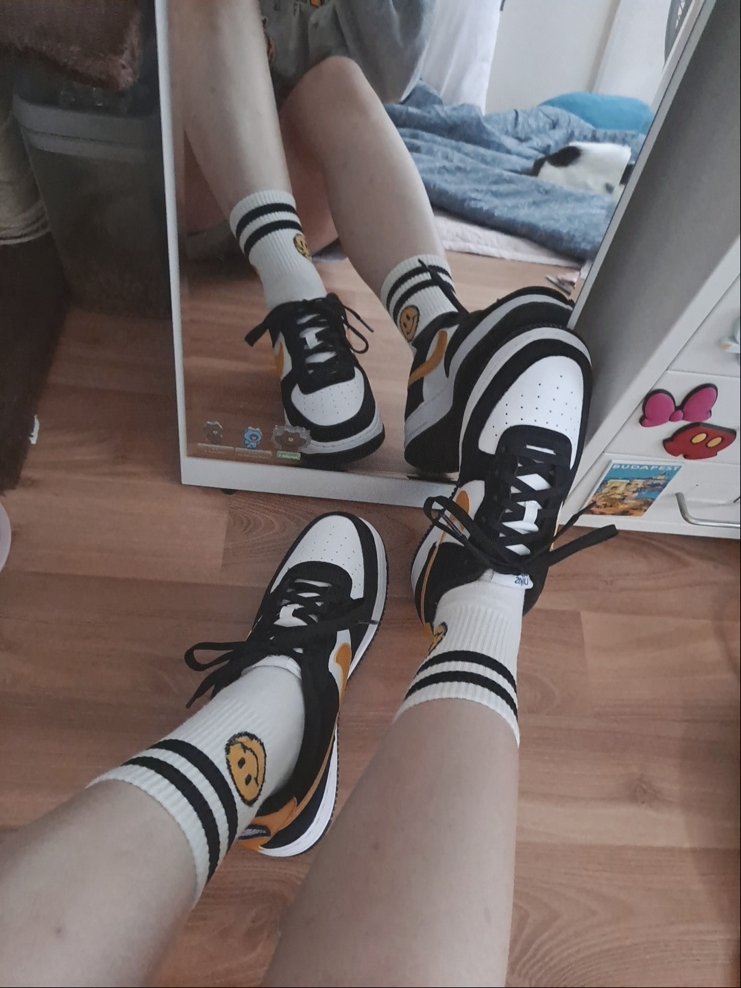 (GS) Nike Air Force 1 LV8 Athletic Club Black Dark Sulfur 착용 스타일