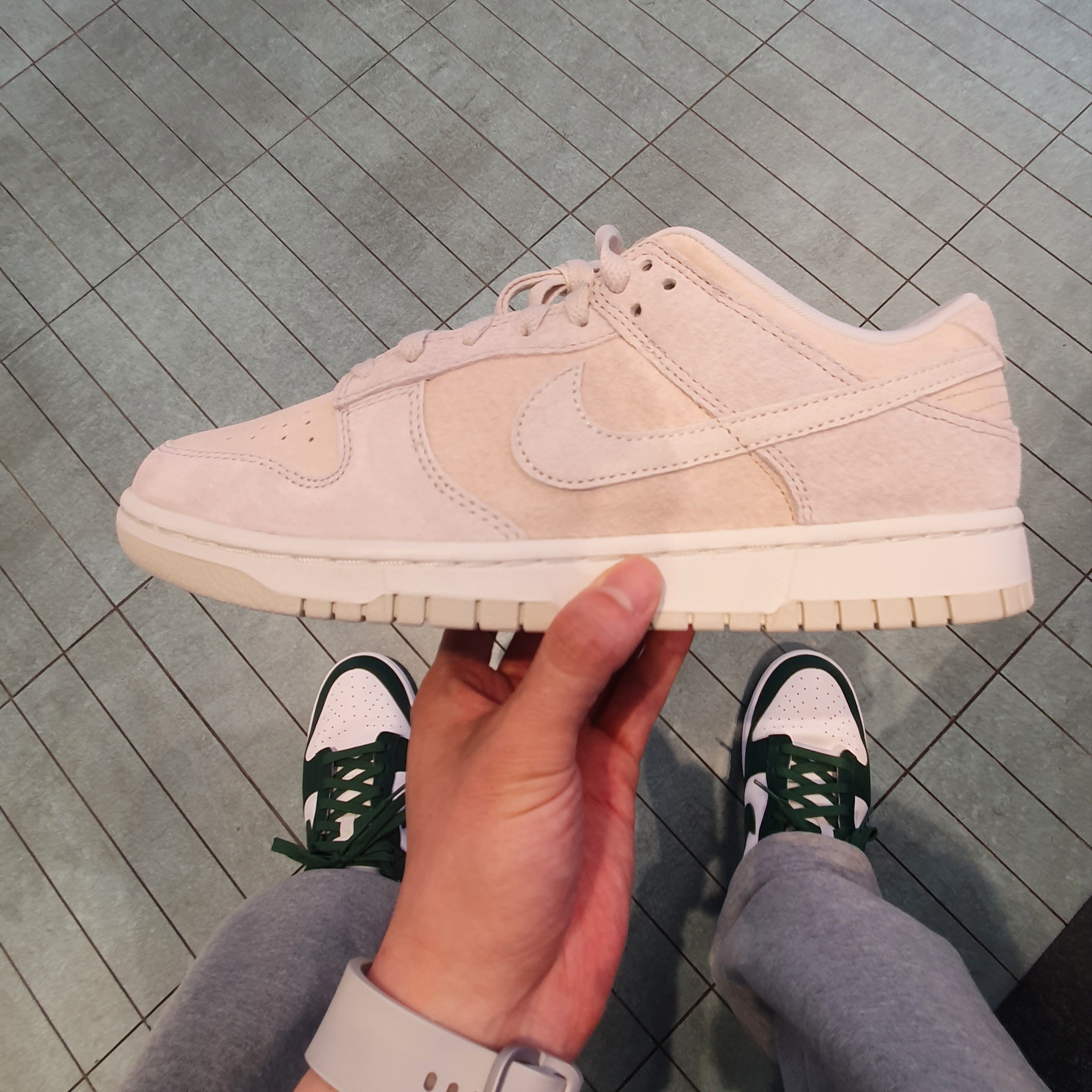 Nike Dunk Low Retro PRM Vast Grey 착용 스타일 - 1