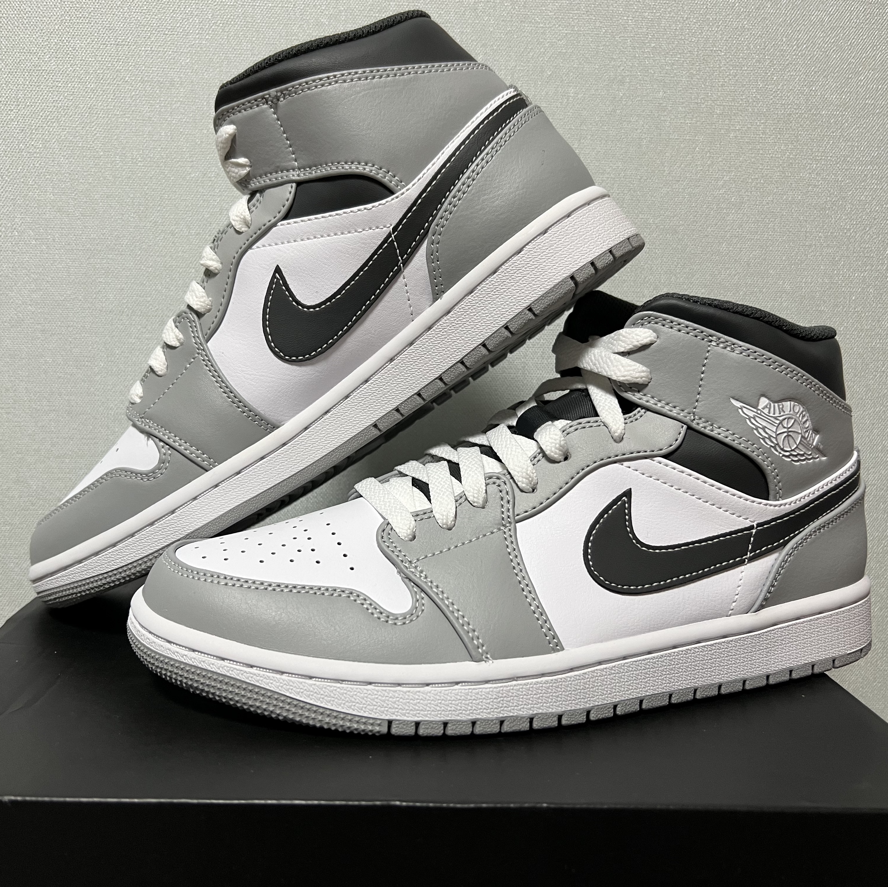 Jordan 1 Mid Light Smoke Grey Anthracite 착용 스타일