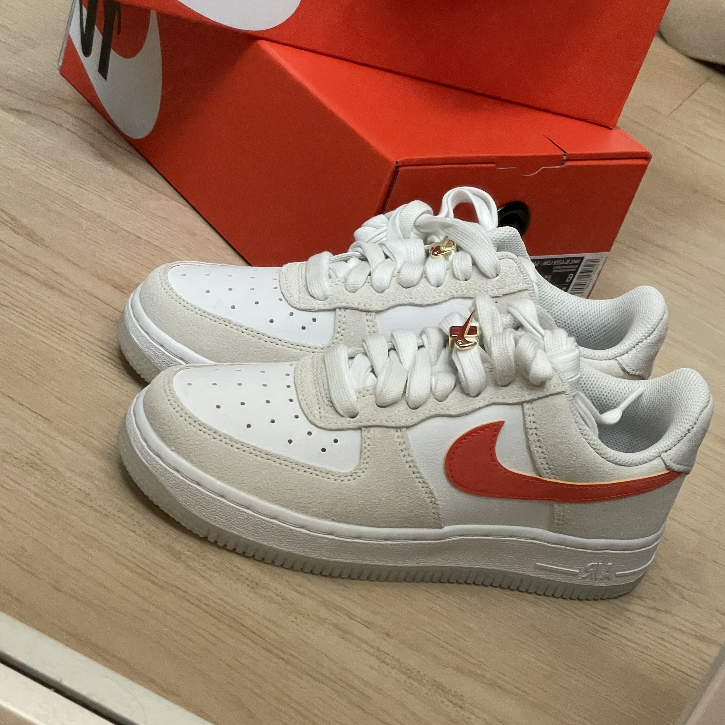 (W) Nike Air Force 1 '07 SE First Use Orange Sail 착용 스타일 - 1