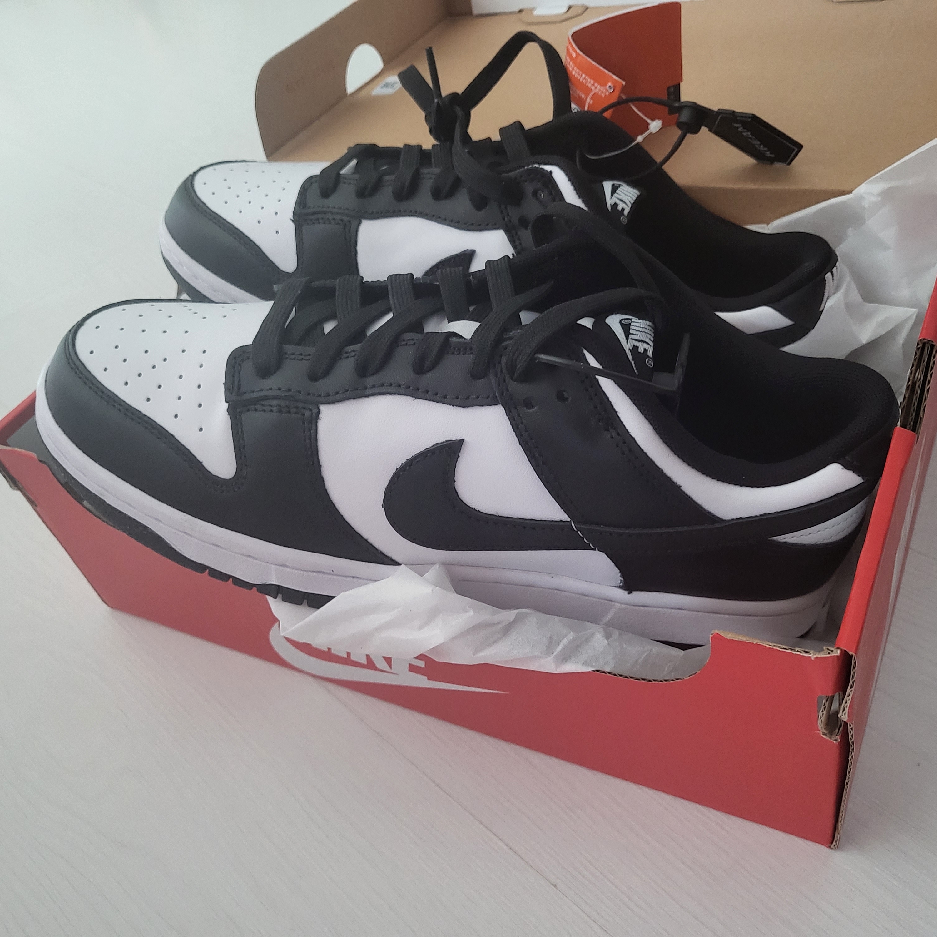 Nike Dunk Low Retro Black 착용 스타일 - 2