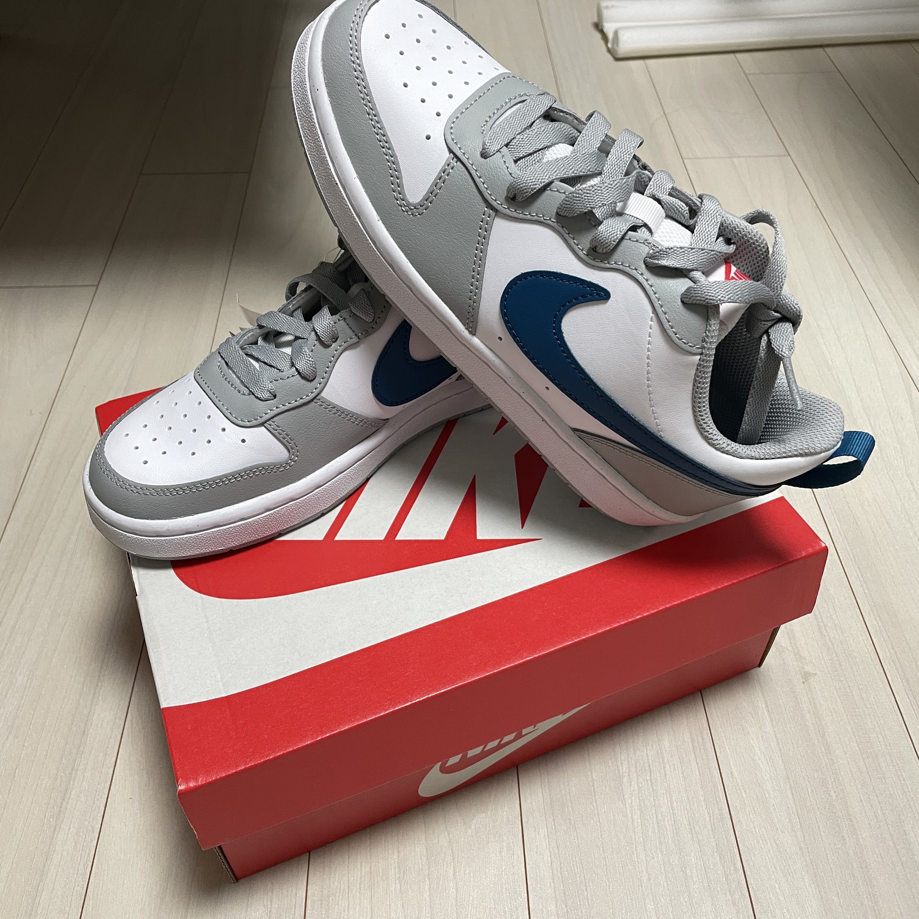 (GS) Nike Court Borough Low 2 Light Smoke Grey 착용 스타일 - 1