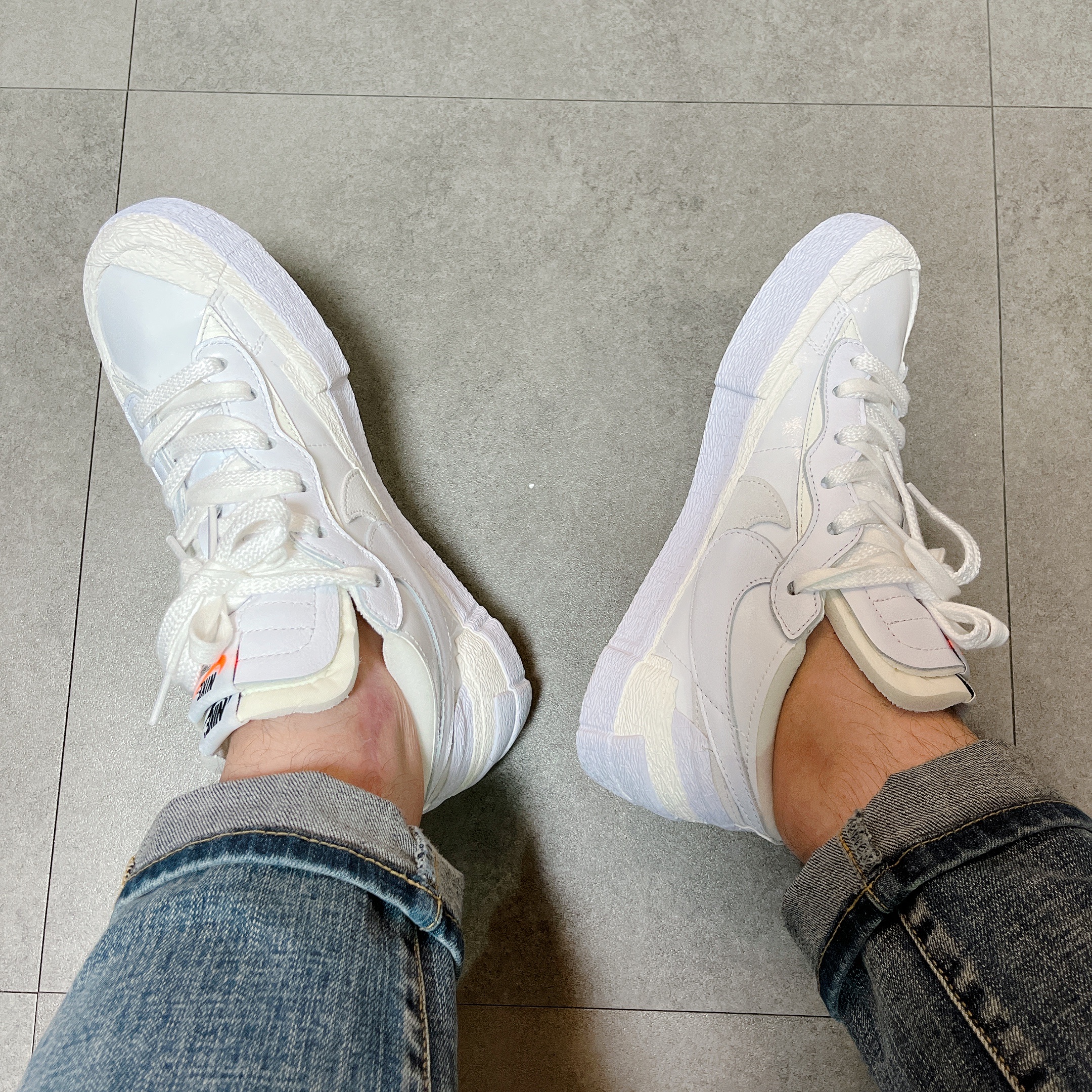 Nike x Sacai Blazer Low White Patent Leather 착용 스타일 - 1