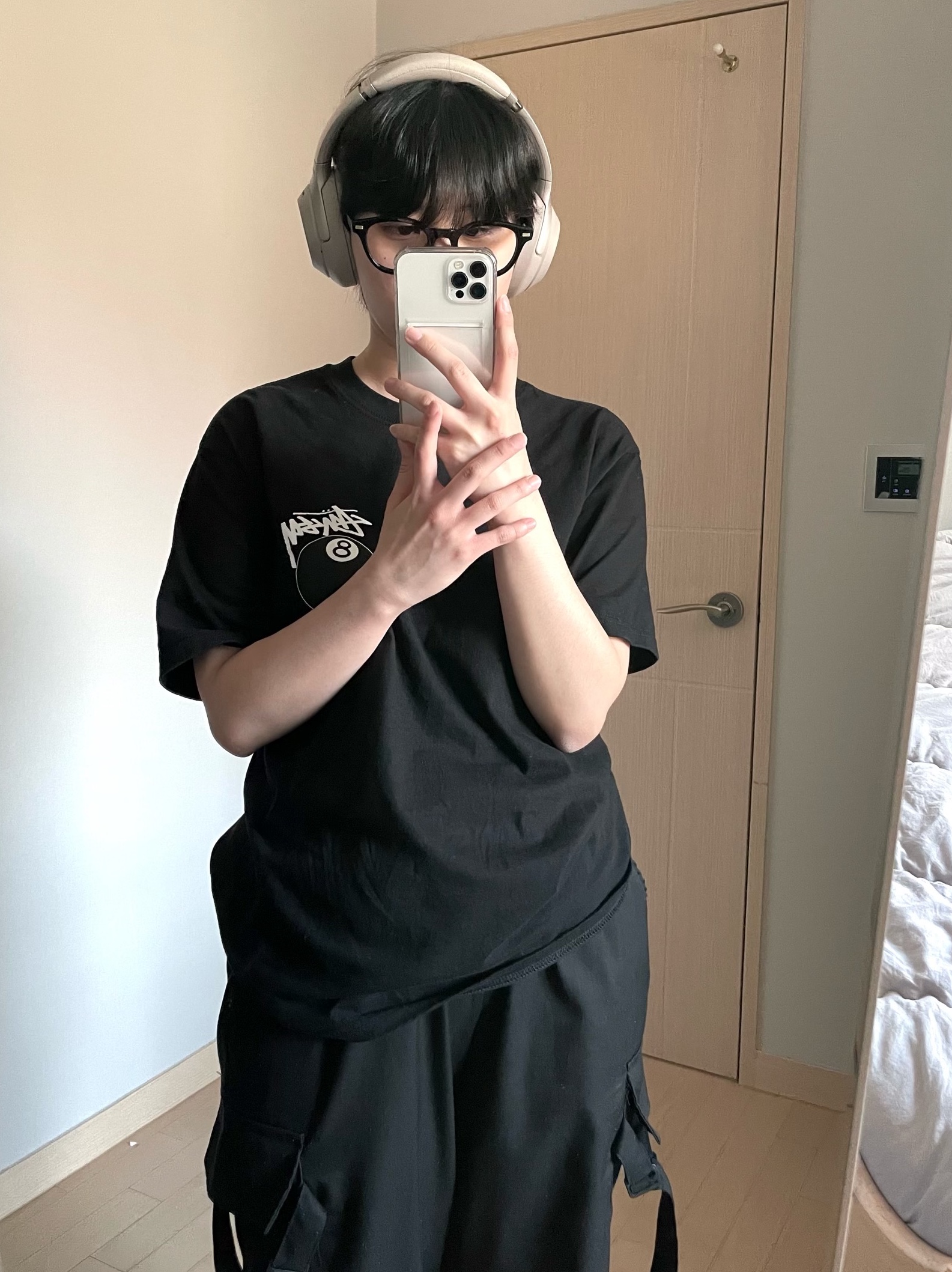 Stussy 8 Ball T-Shirt Black - 22SS, (W) Jordan 1 Mid White Black University Blue 착용 스타일 - 1