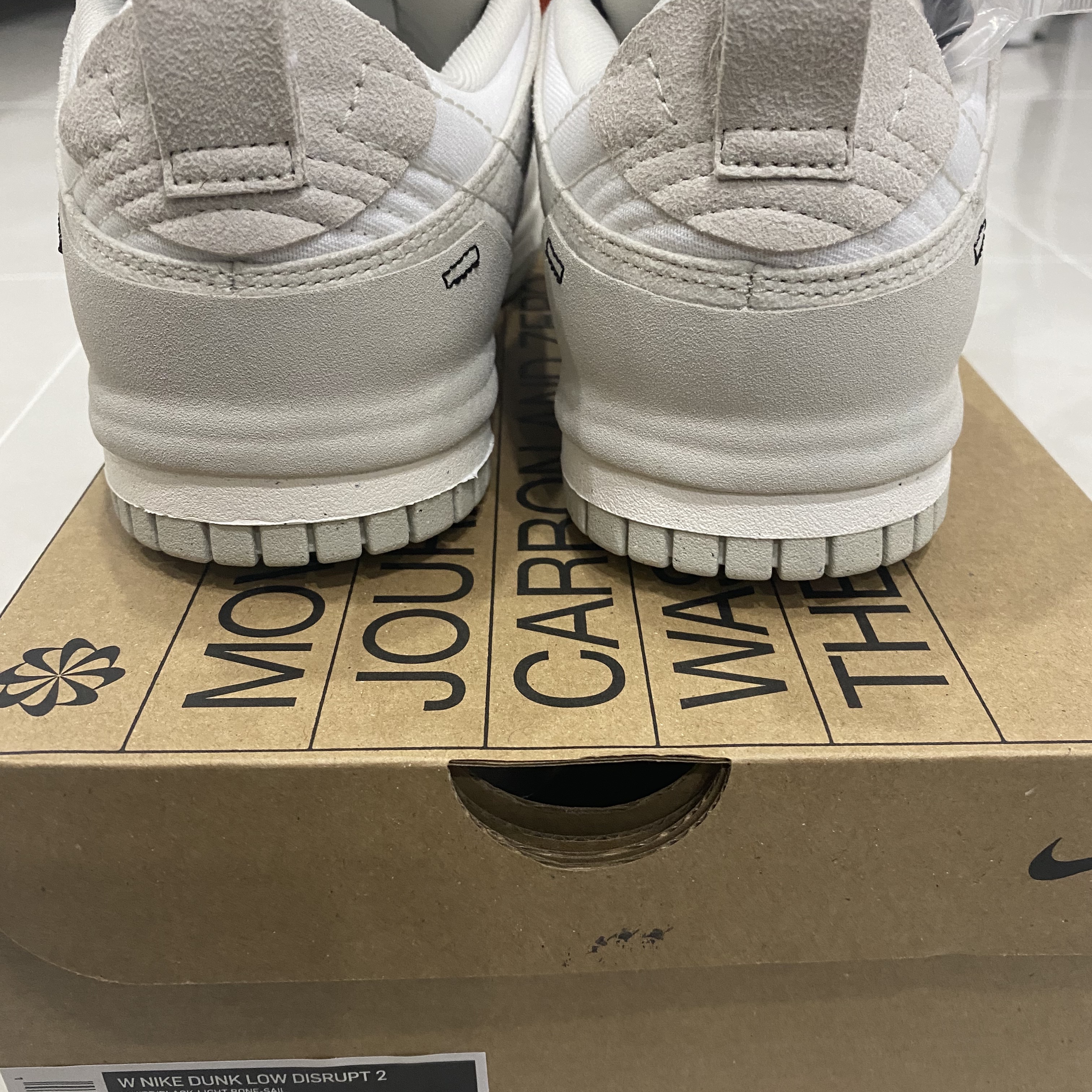 (W) Nike Dunk Low Disrupt 2 White Light Bone 착용 스타일 - 4