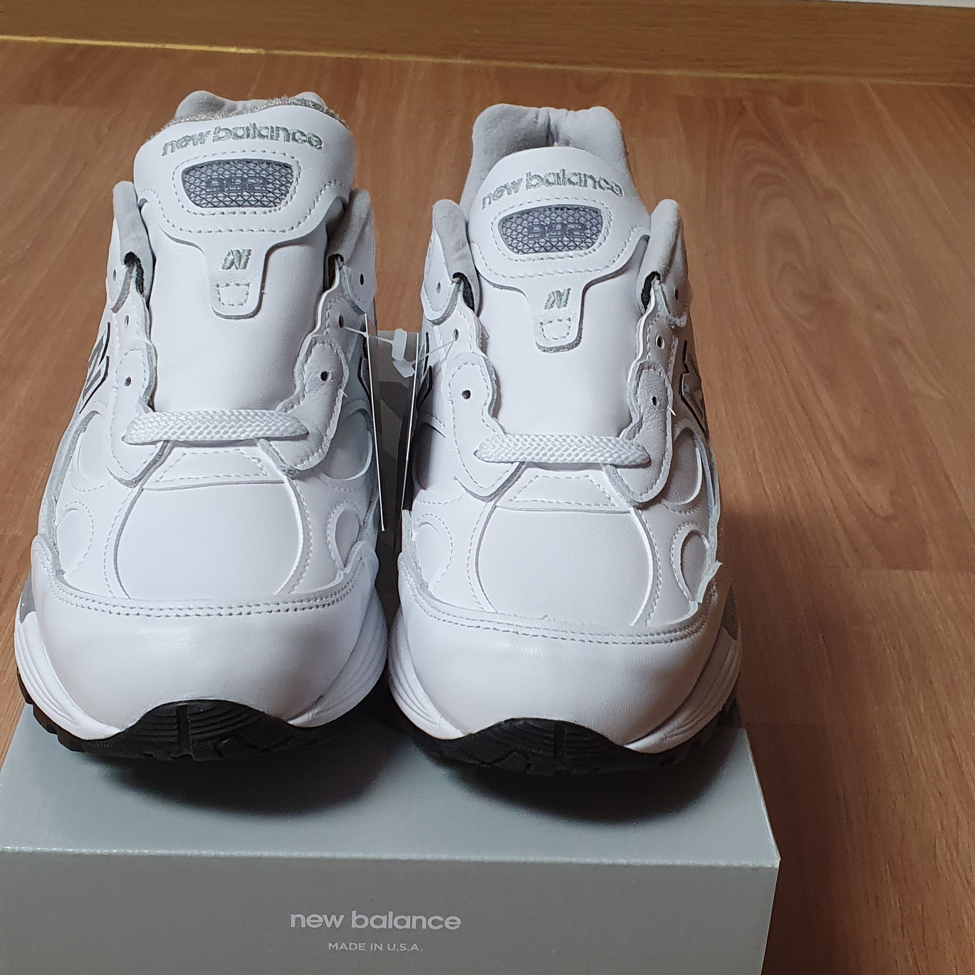 New Balance 992 Made in USA White Silver 착용 스타일 - 3