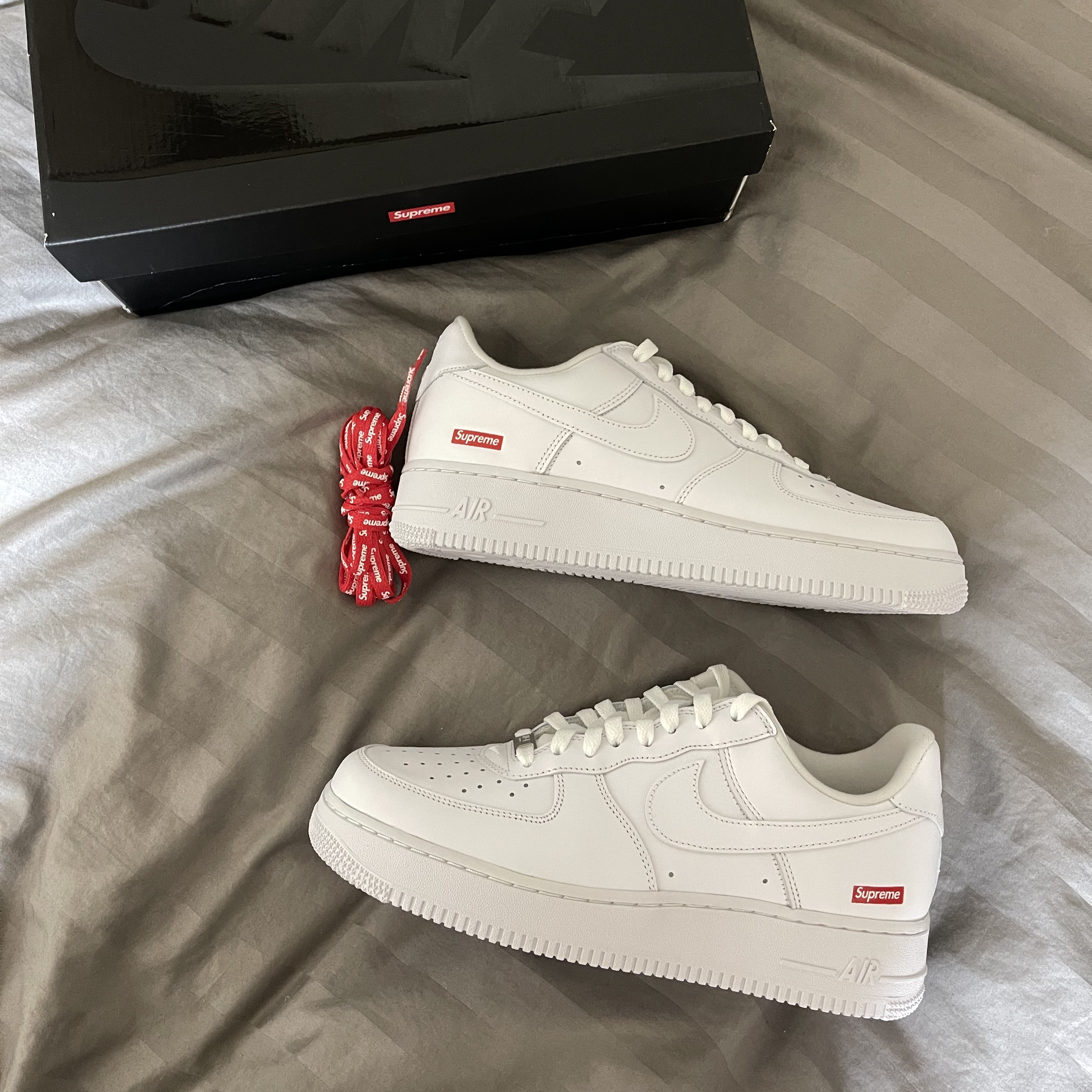 Nike x Supreme Air Force 1 Low White, Nike x Supreme Air Force 1 Low Flax 착용 스타일 - 1