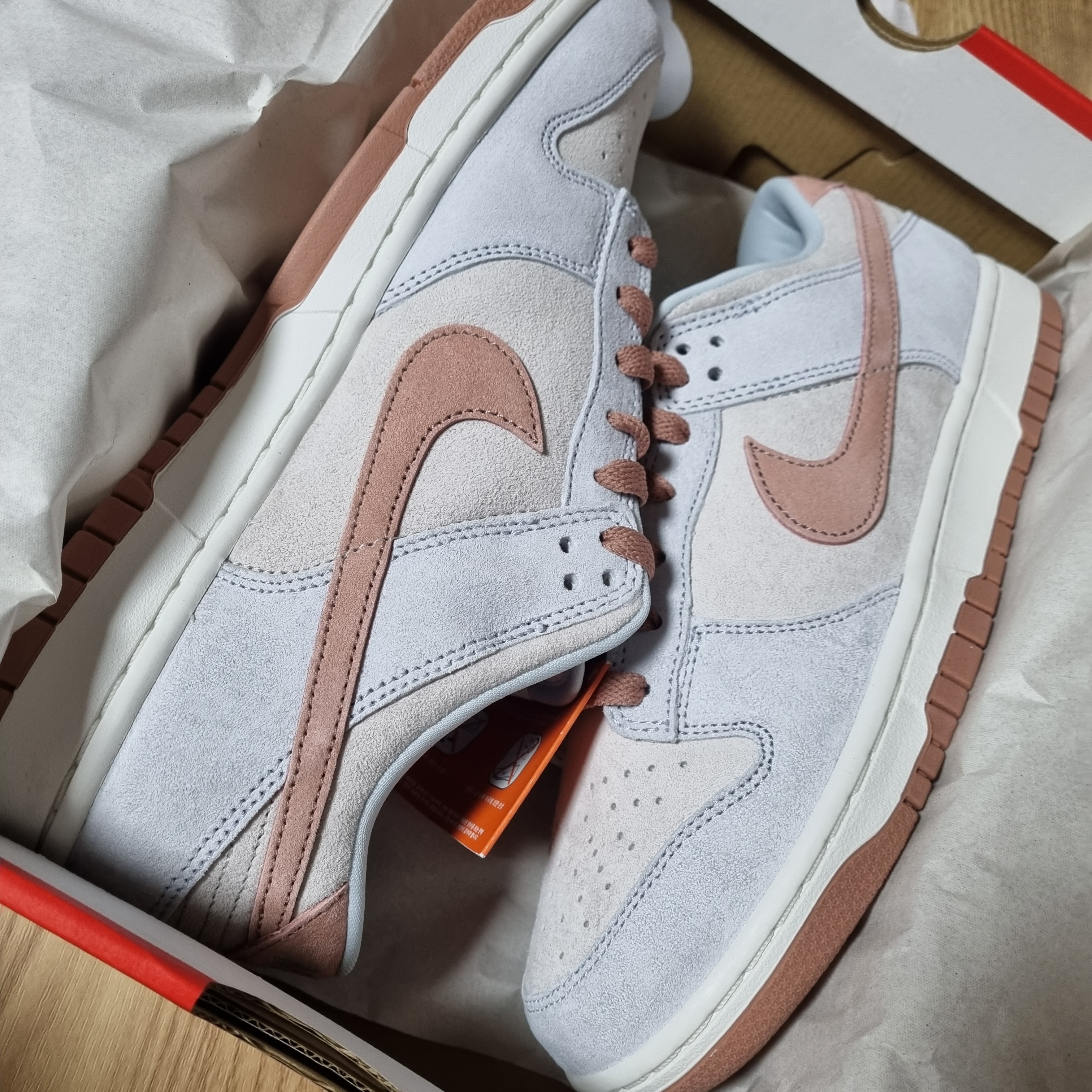 Nike Dunk Low Retro PRM Fossil Rose 착용 스타일