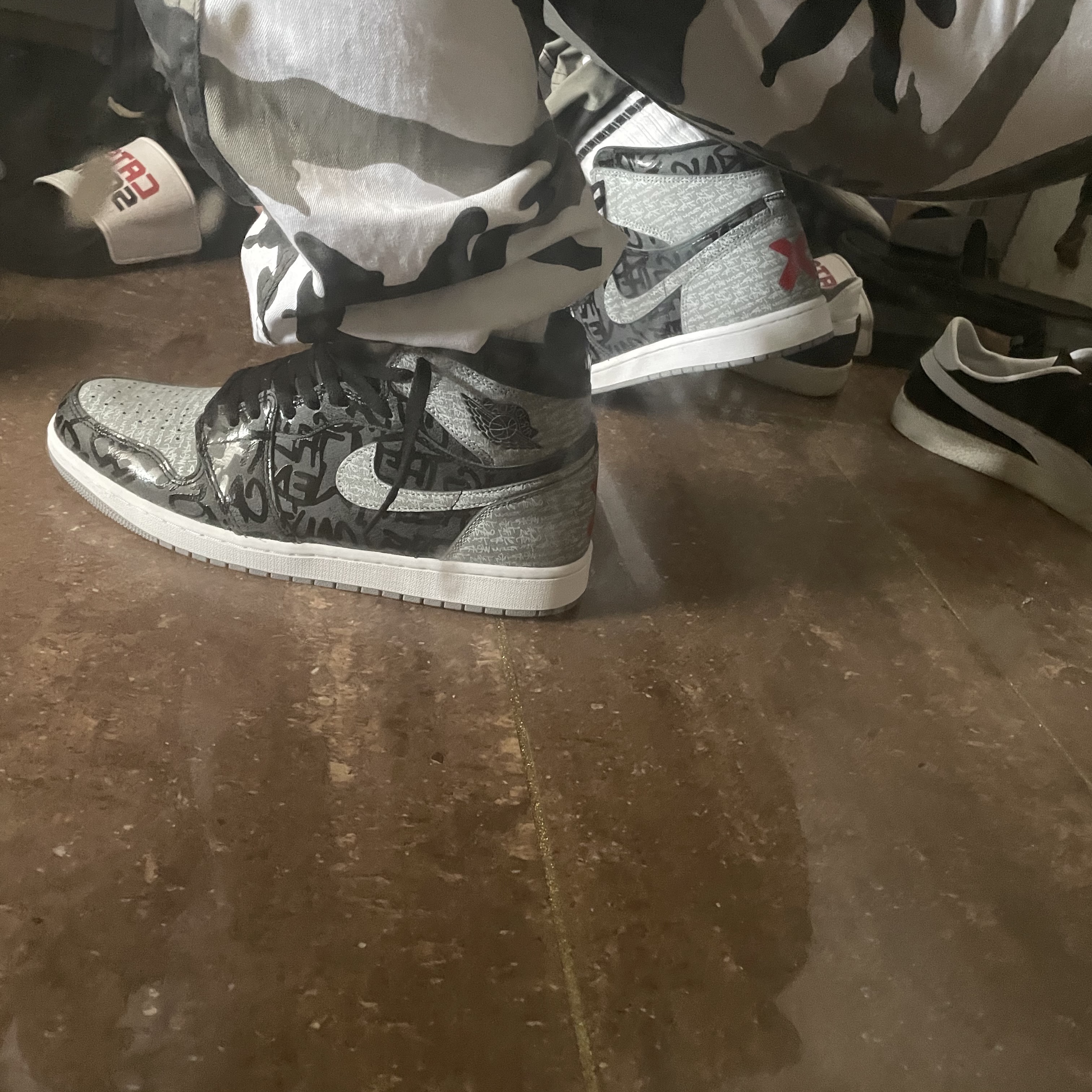 Jordan 1 Retro High OG Rebellionaire 착용 스타일 - 5