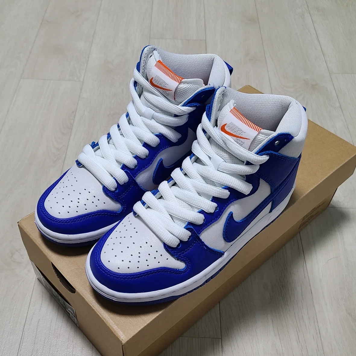 Nike SB Dunk High Pro ISO Kentucky 착용 스타일 - 2